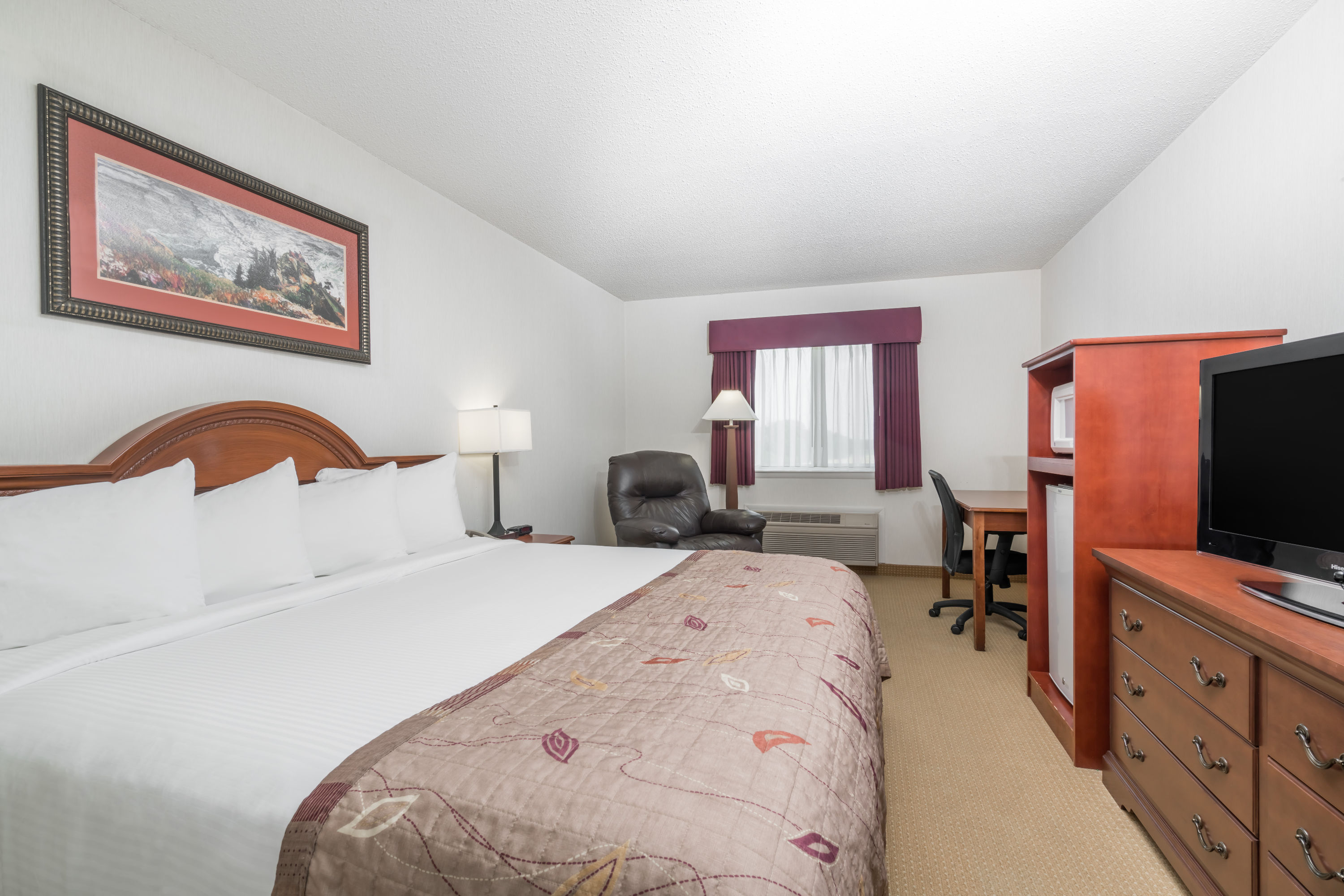 Guest room at the Baymont by Wyndham Marshfield in Marshfield, Wisconsin