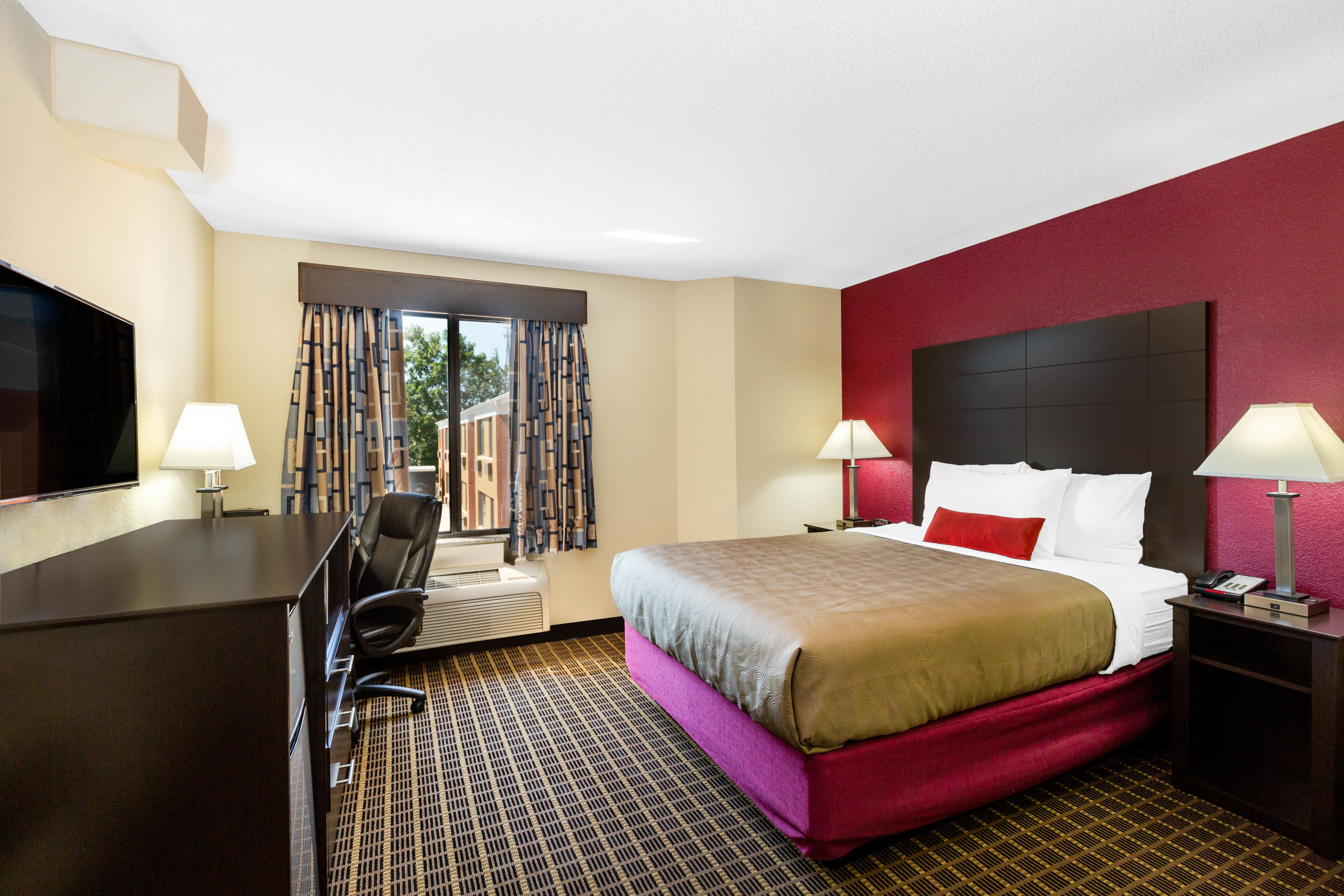 Baymont by Wyndham Mukwonago | Mukwonago, WI Hotels