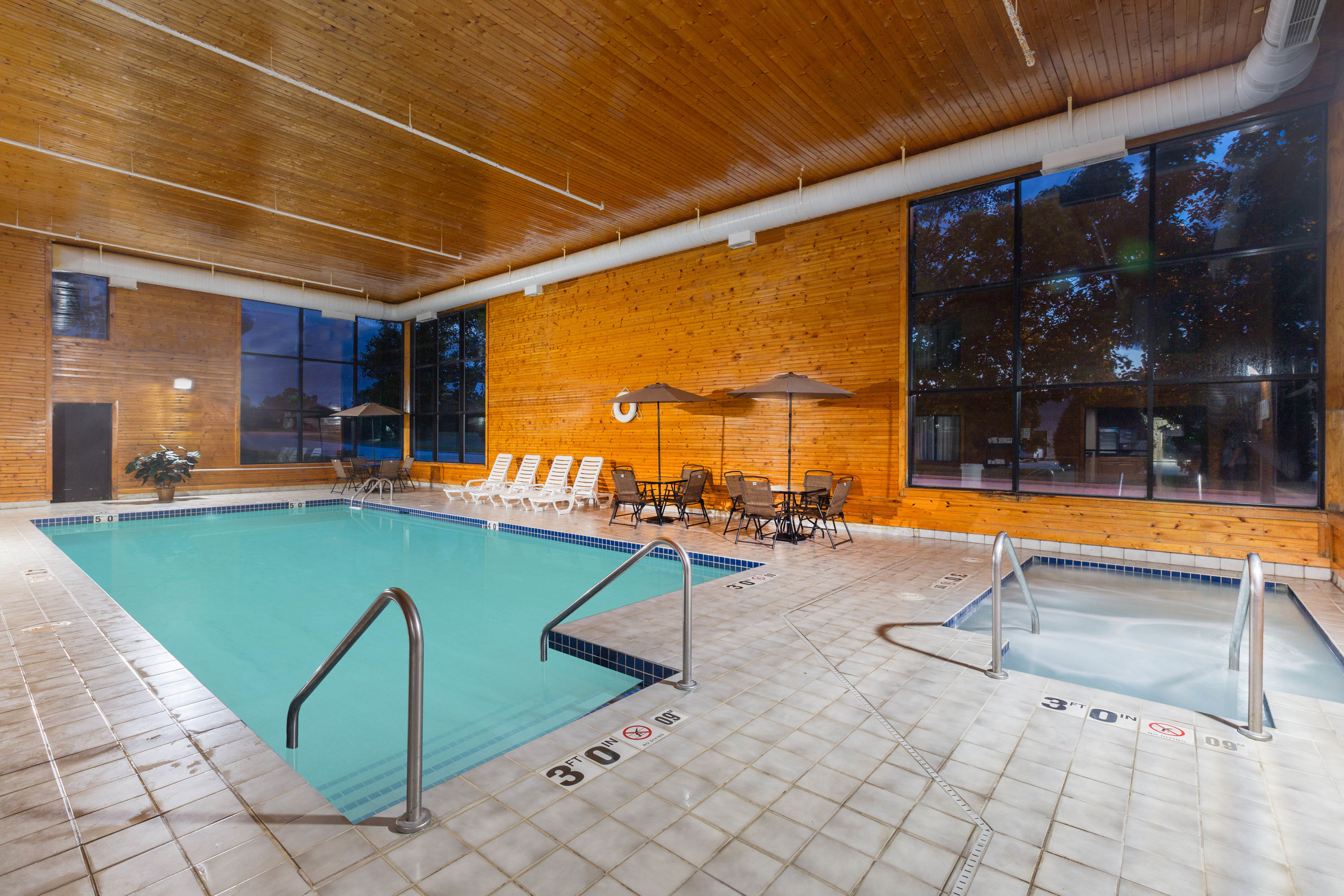 Baymont Wyndham Mukwonago Mukwonago  Hotels