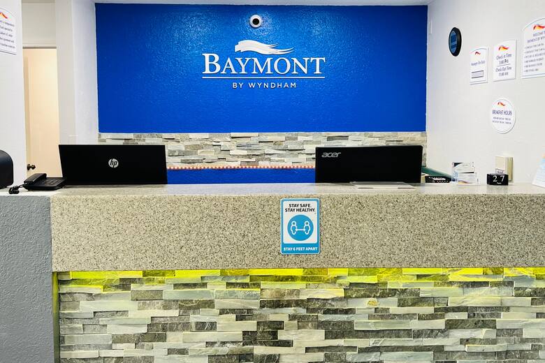 Baymont Inn & Suites La Crosse/Onalaska hotel lobby in Onalaska, Wisconsin