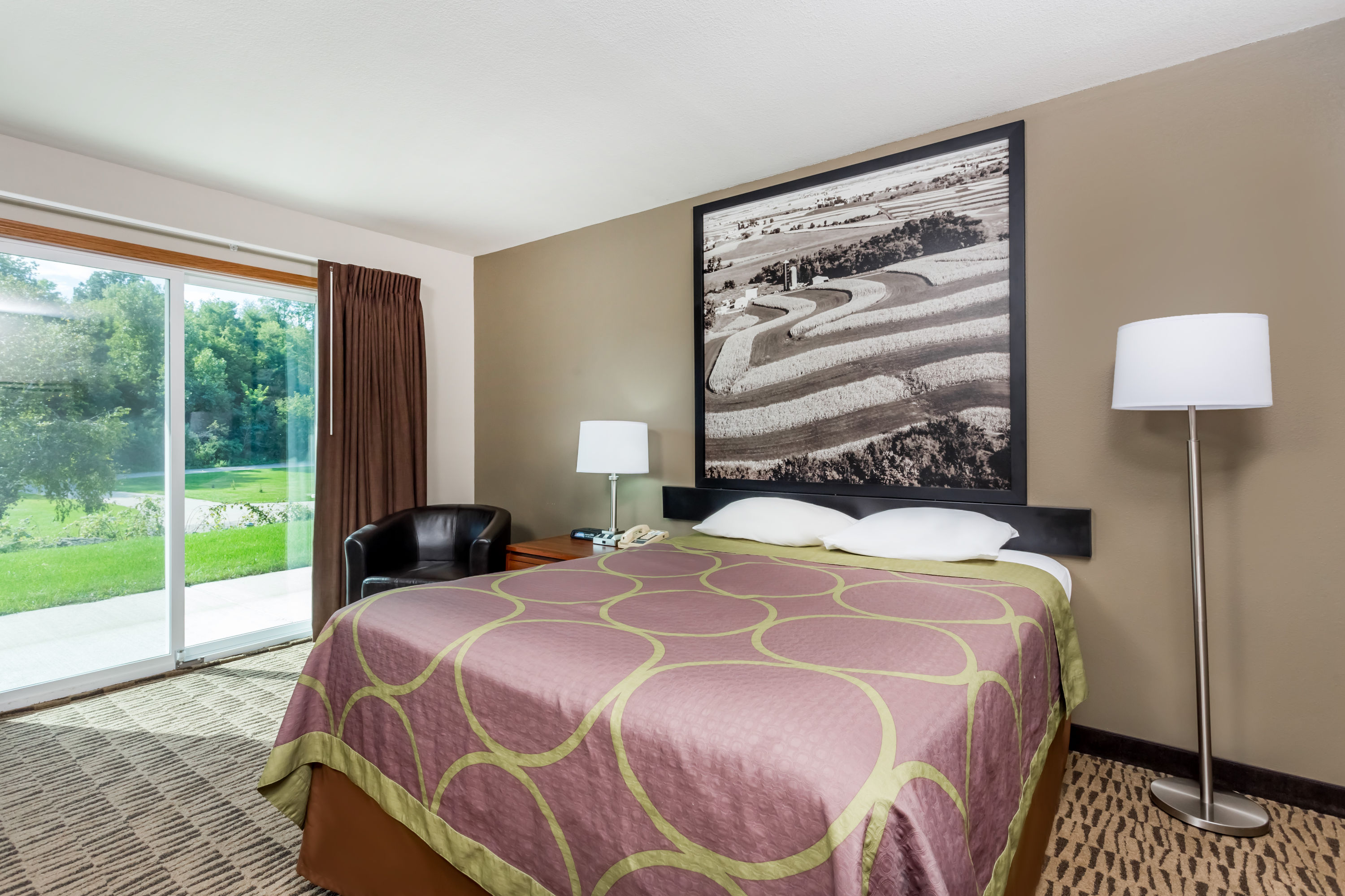 Guest room at the Baymont by Wyndham Platteville in Platteville, Wisconsin