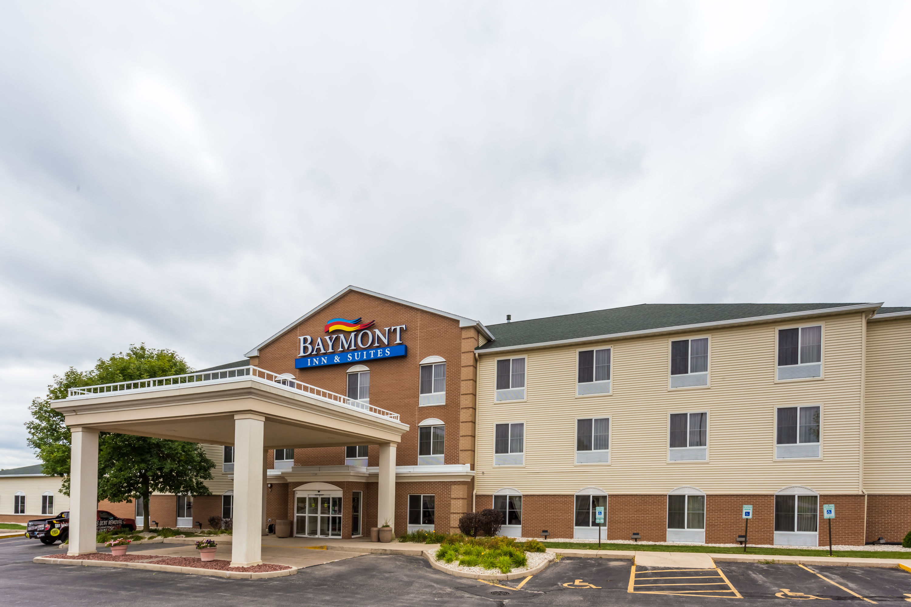 Baymont By Wyndham Waterford Burlington Wi Waterford Wi Hotels