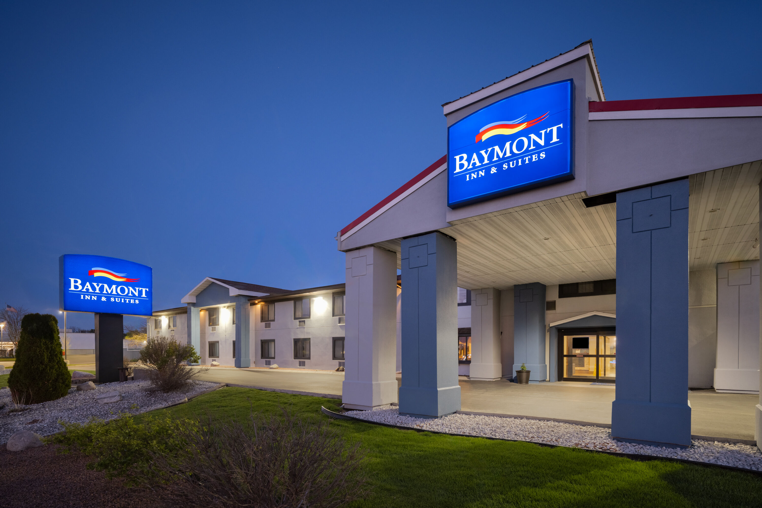 Exterior Dusk Image of Baymont by Wyndham Waukesha hotel in Waukesha, Wisconsin
