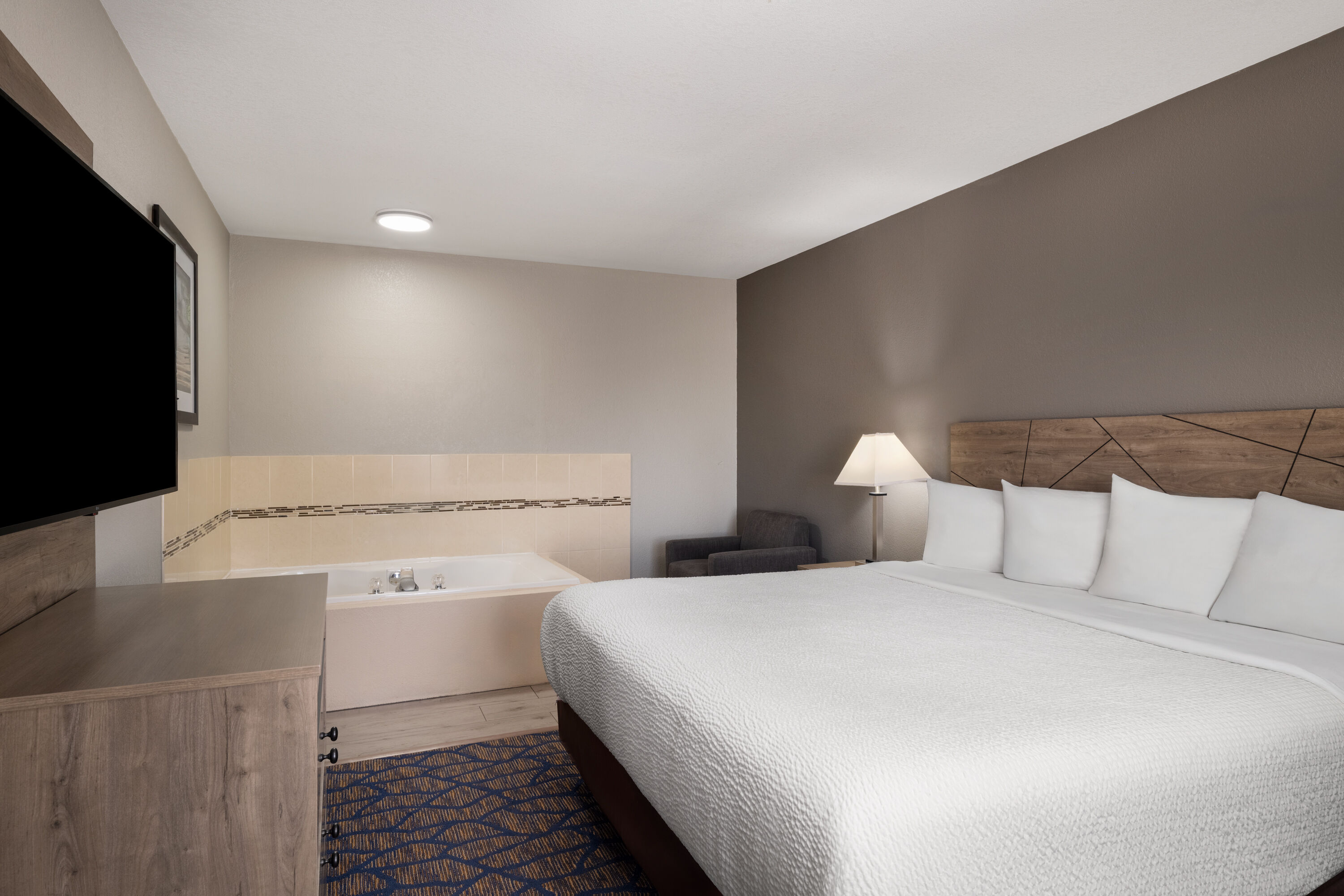 Baymont by Wyndham Waukesha hot tub suite in Waukesha, Wisconsin