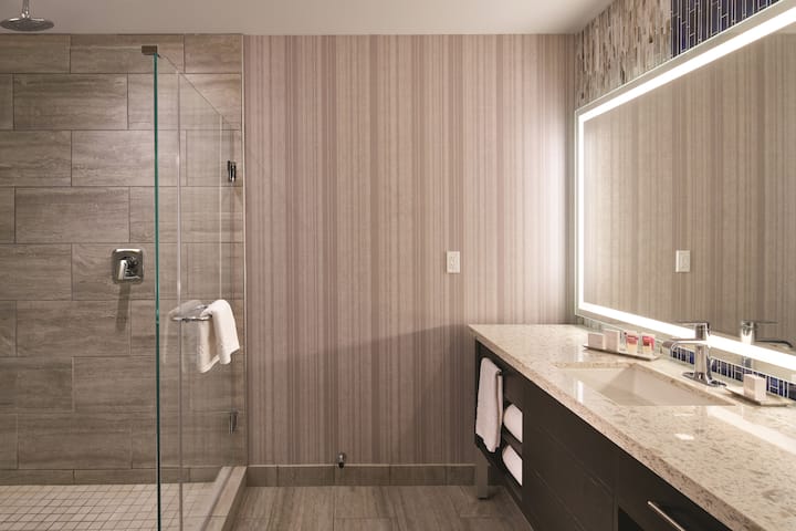 Guest room at the Harrah's Ak-Chin in Maricopa, Arizona
