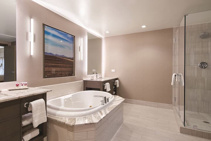 Guest room at the Harrah's Ak-Chin in Maricopa, Arizona