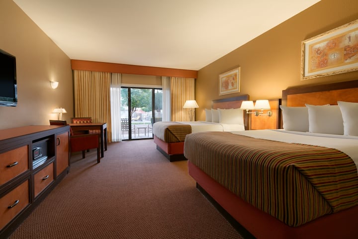 Guest room at the Harrah's Ak-Chin in Maricopa, Arizona