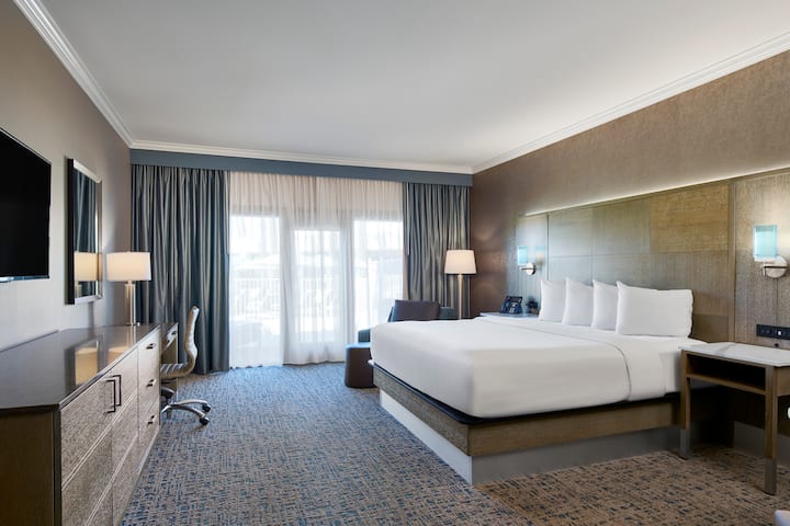 Guest room at the Harrah's Ak-Chin in Maricopa, Arizona