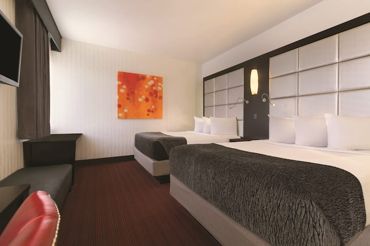 Guest room at the Harrah's Ak-Chin in Maricopa, Arizona