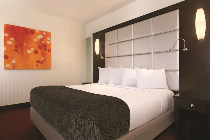 Guest room at the Harrah's Ak-Chin in Maricopa, Arizona