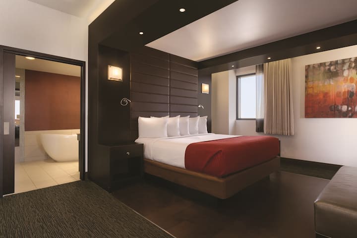 Guest room at the Harrah's Ak-Chin in Maricopa, Arizona