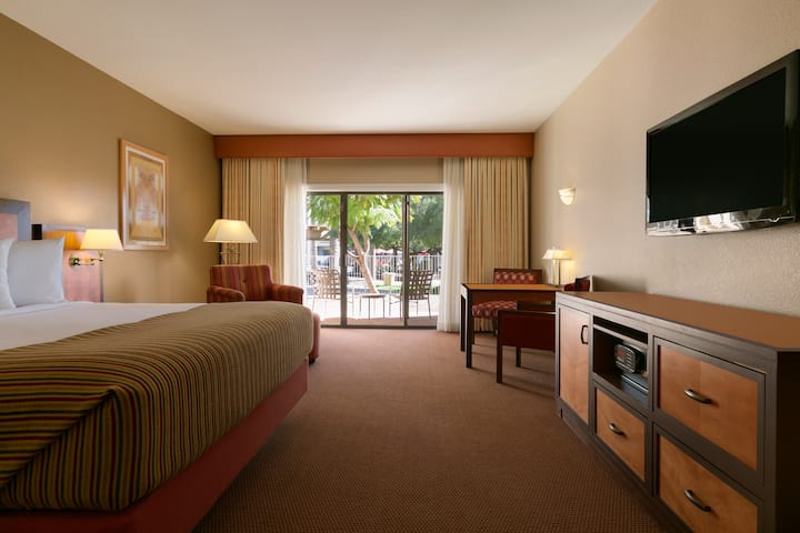 Guest room at the Harrah's Ak-Chin in Maricopa, Arizona