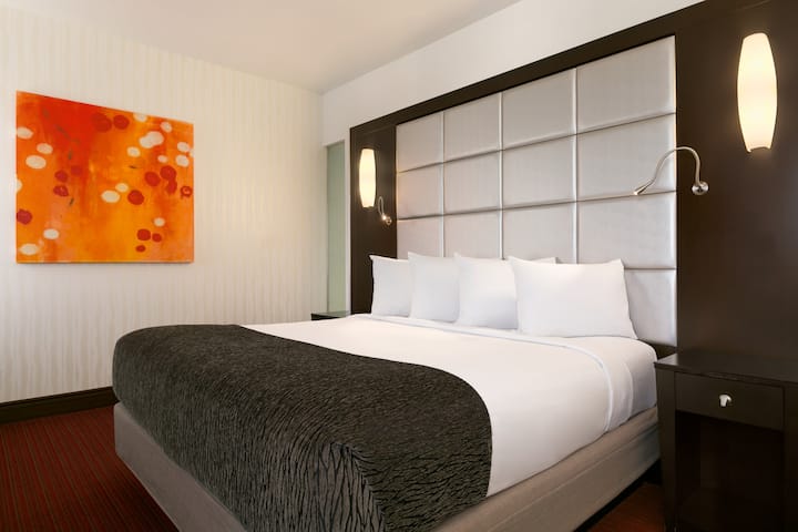 Guest room at the Harrah's Ak-Chin in Maricopa, Arizona