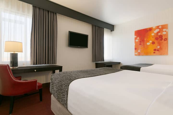 Guest room at the Harrah's Ak-Chin in Maricopa, Arizona