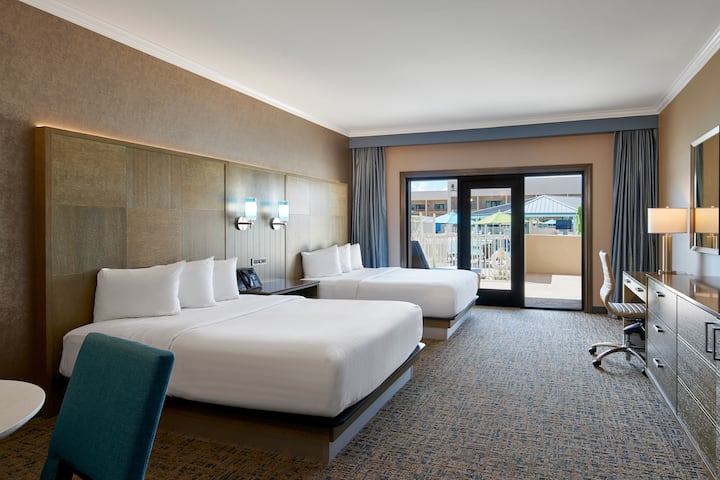 Guest room at the Harrah's Ak-Chin in Maricopa, Arizona