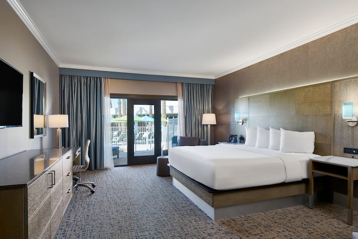 Guest room at the Harrah's Ak-Chin in Maricopa, Arizona