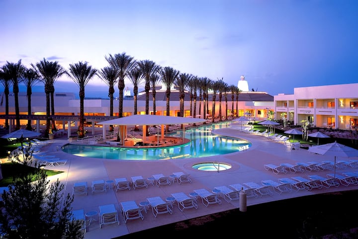 Pool night image at the Harrah's Ak-Chin in Maricopa, Arizona