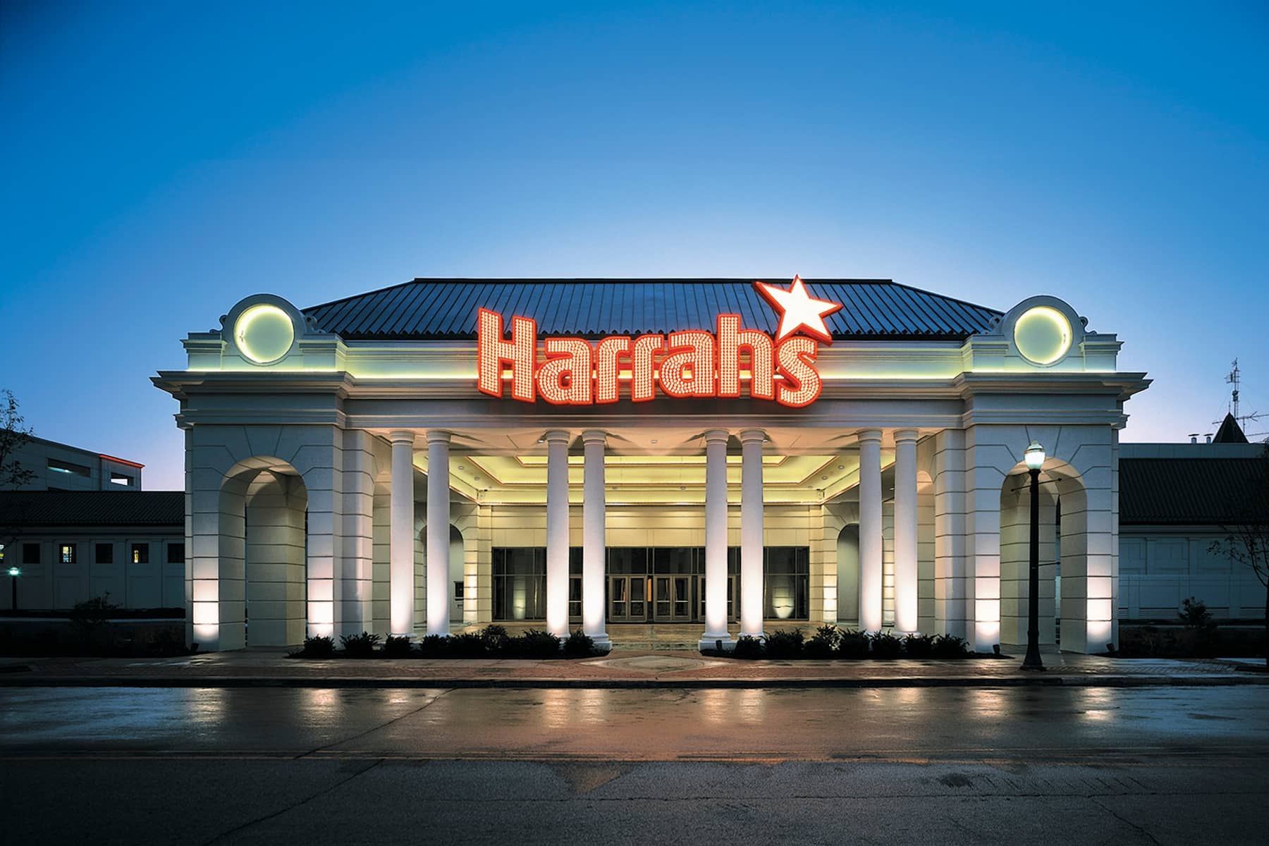Exterior of Harrah's Joliet hotel in Joliet, Illinois