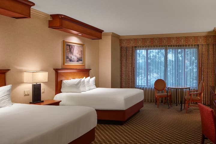 Guest room at the Harrah's Joliet in Joliet, Illinois