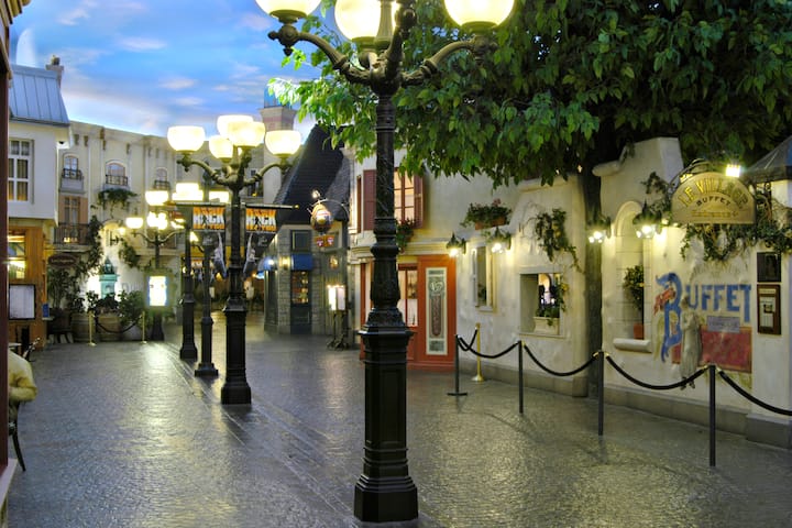 Hotel Paris - The Paris themed hotel of Las Vegas