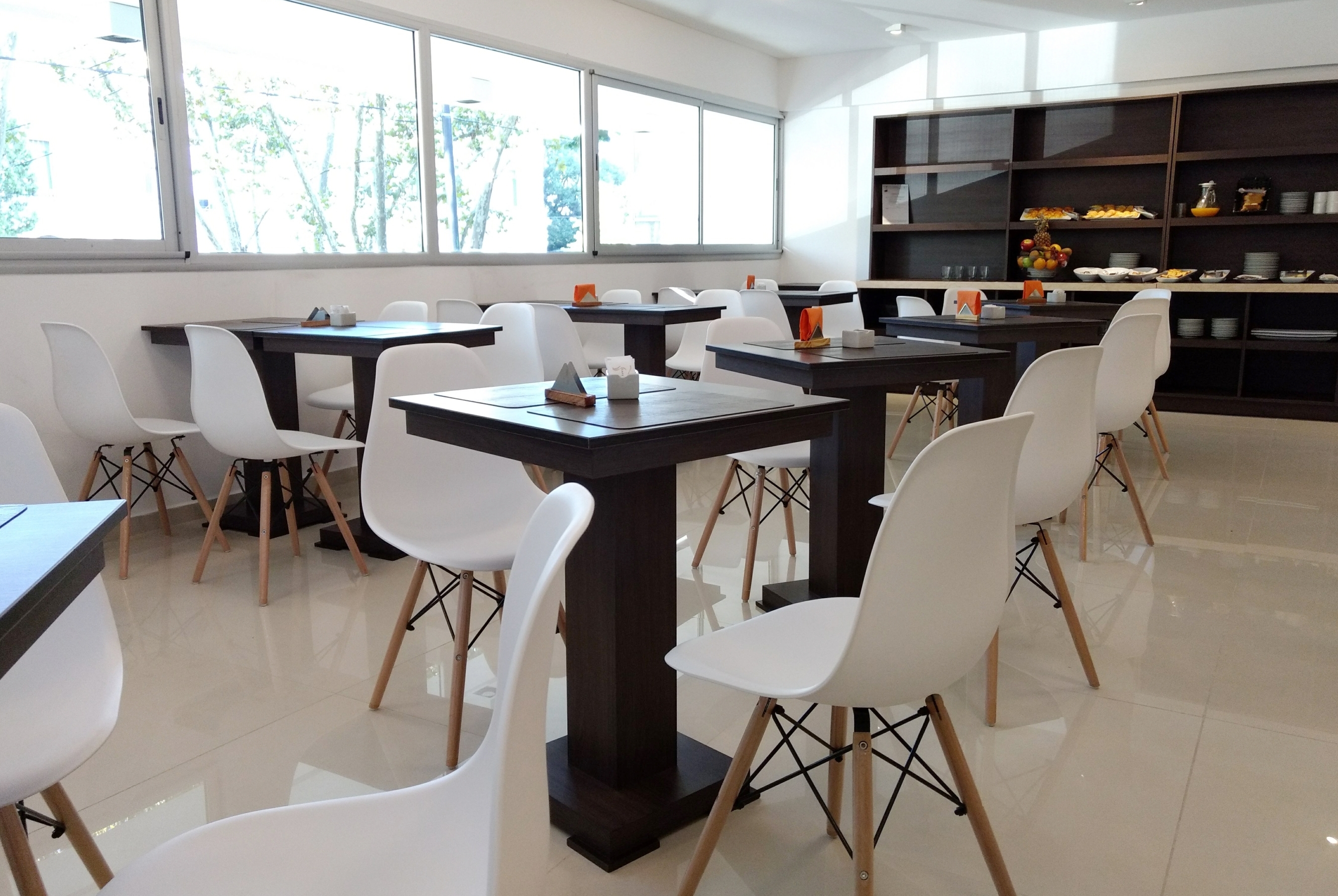 Free breakfast at Days Inn & Suites by Wyndham La Plata in La Plata, Other than US/Canada