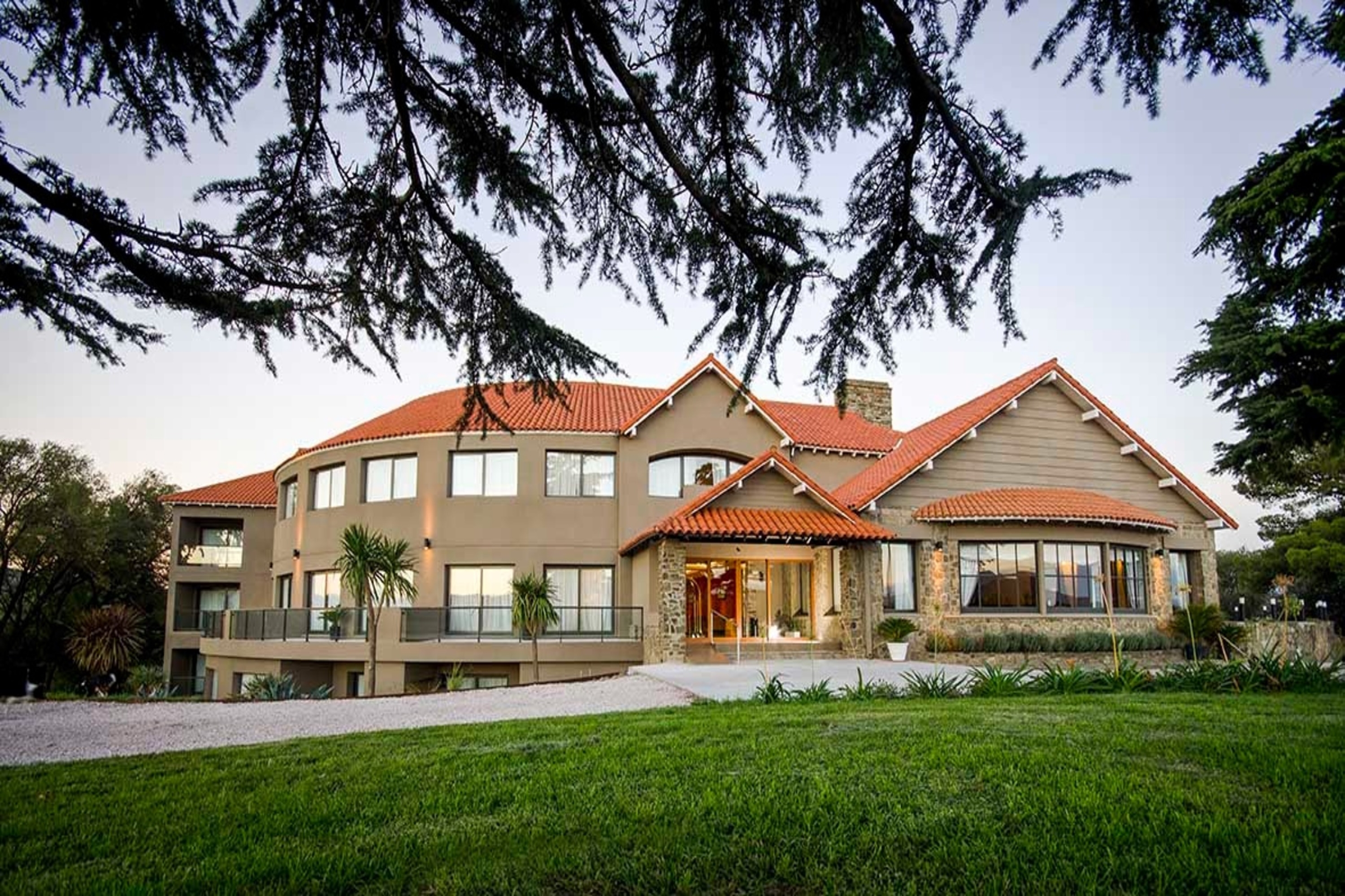 Exterior of Days Inn by Wyndham Sierra de la Ventana hotel in Sierra de la Ventana, Other than US/Canada