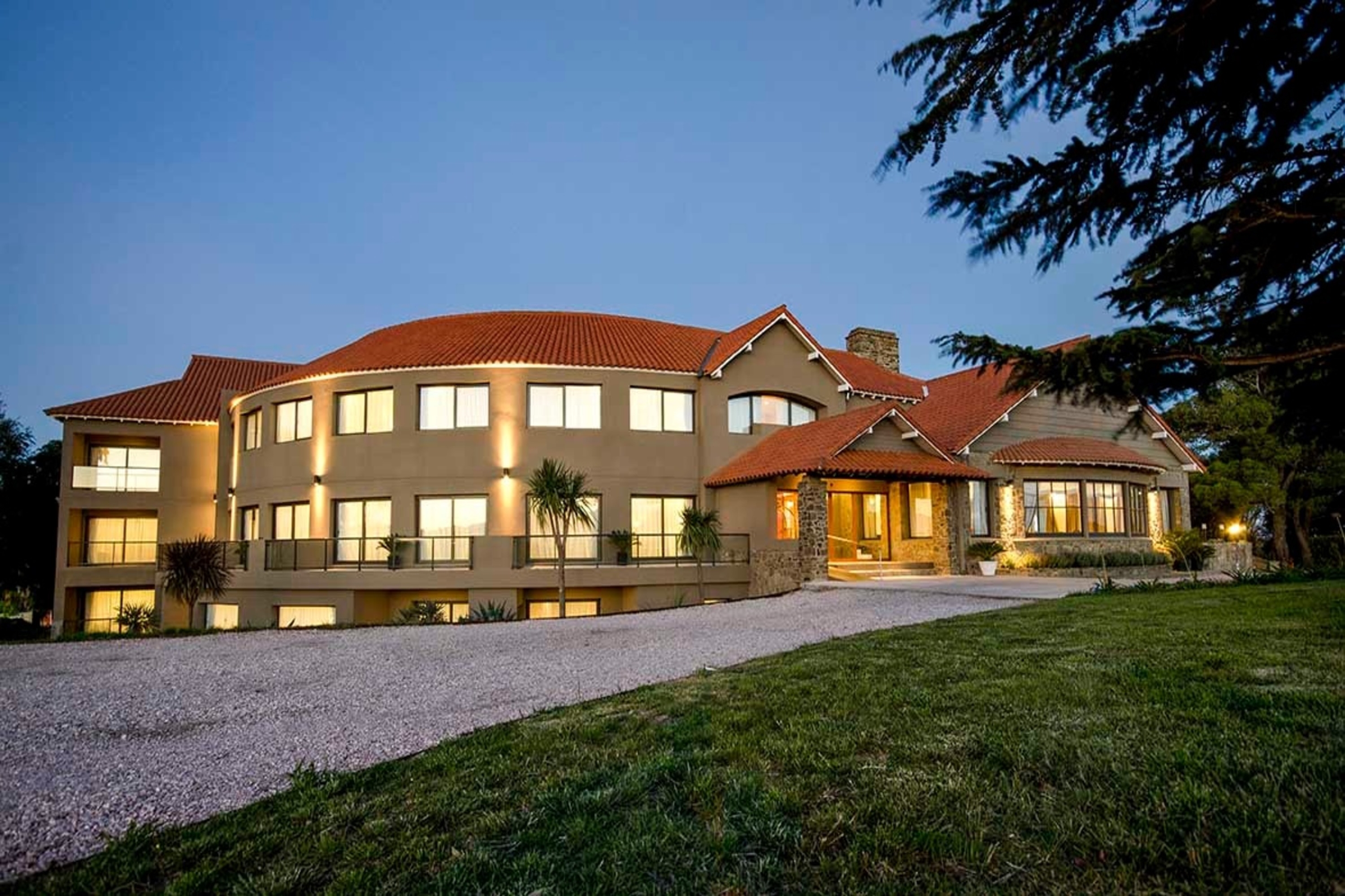 Exterior of Days Inn by Wyndham Sierra de la Ventana hotel in Sierra de la Ventana, Other than US/Canada