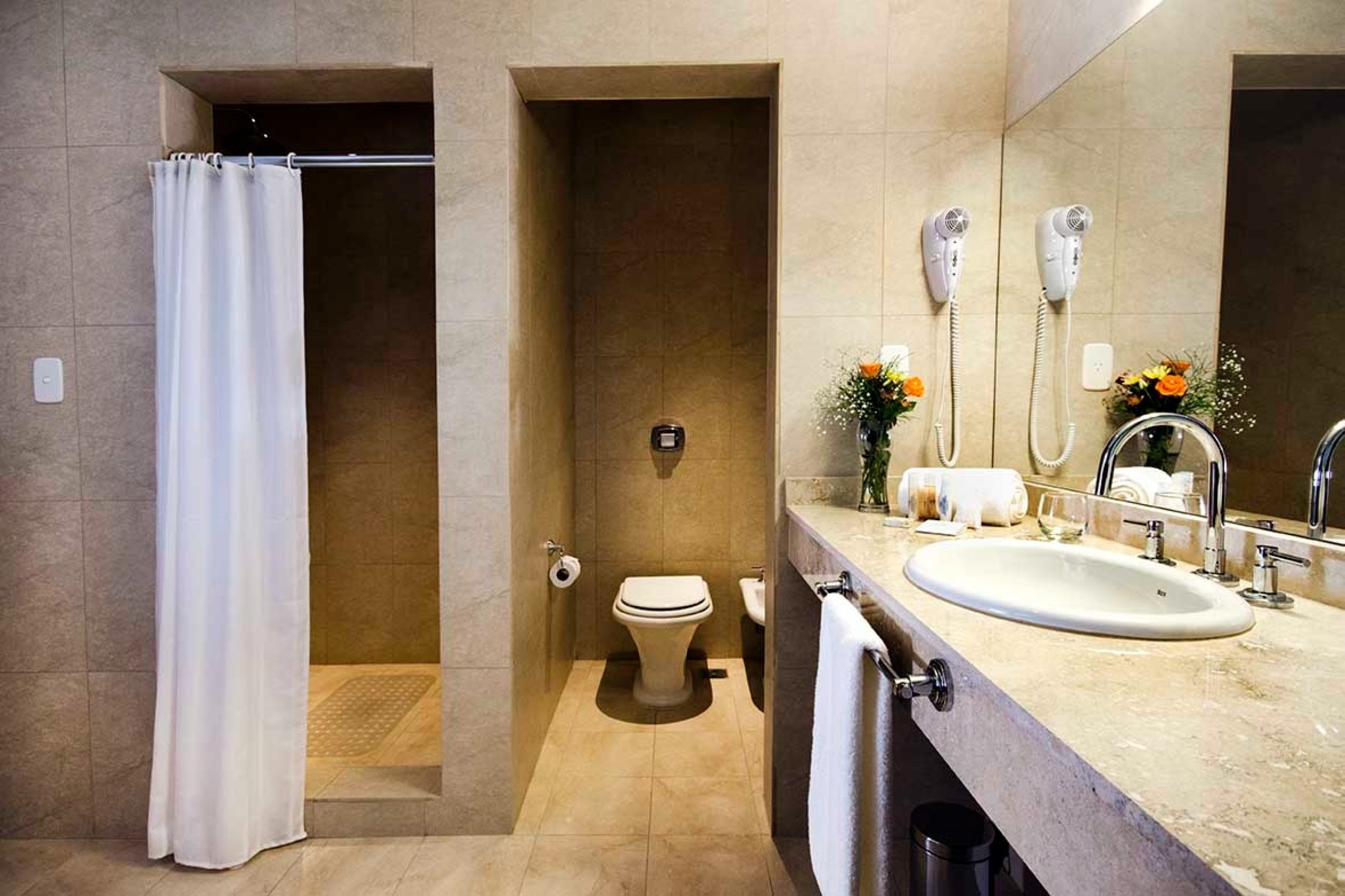 Guest room bath at the Days Inn by Wyndham Sierra de la Ventana in Sierra de la Ventana, Other than US/Canada