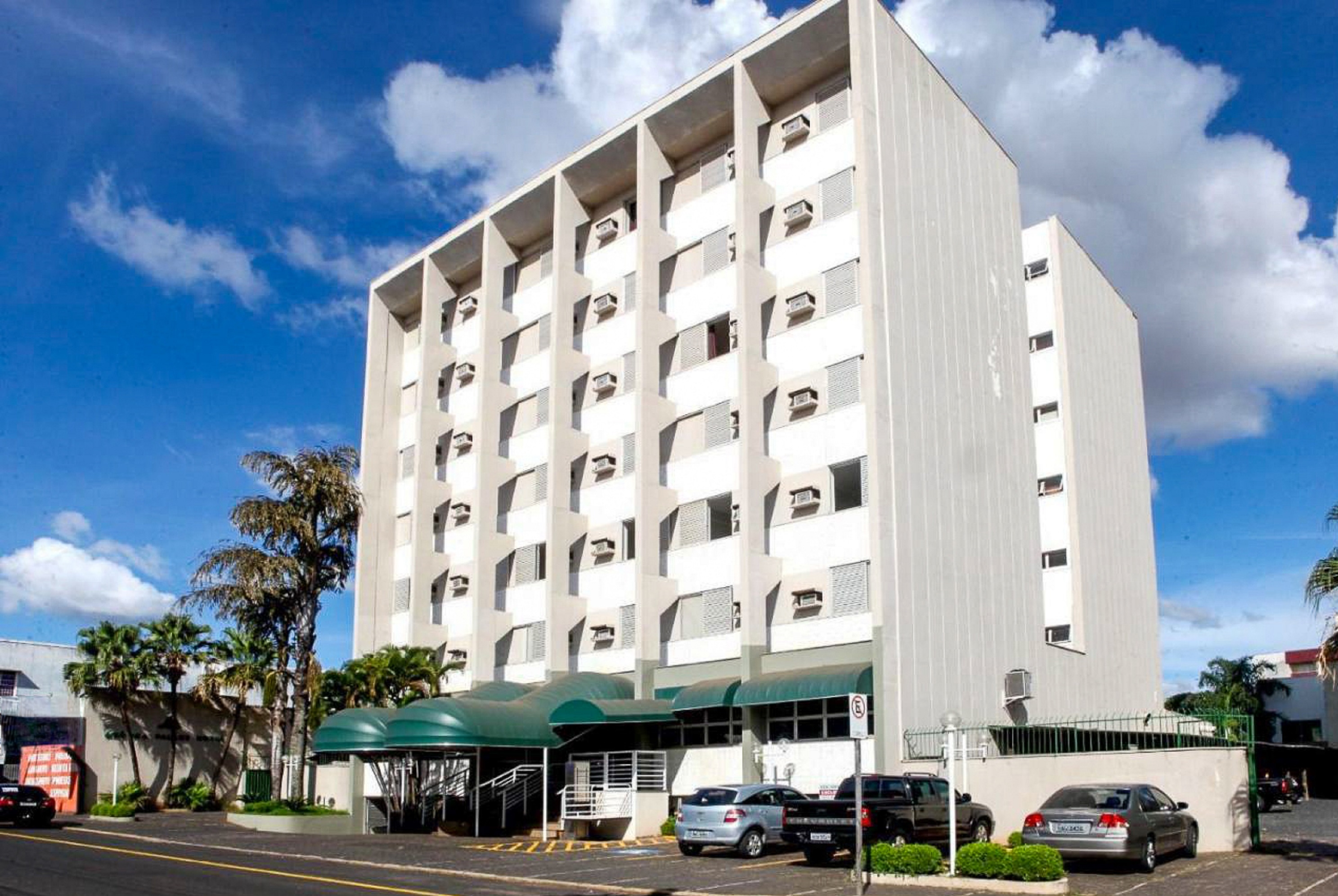 Exterior of Days Inn by Wyndham Uberlandia hotel in Uberlandia, Other than US/Canada
