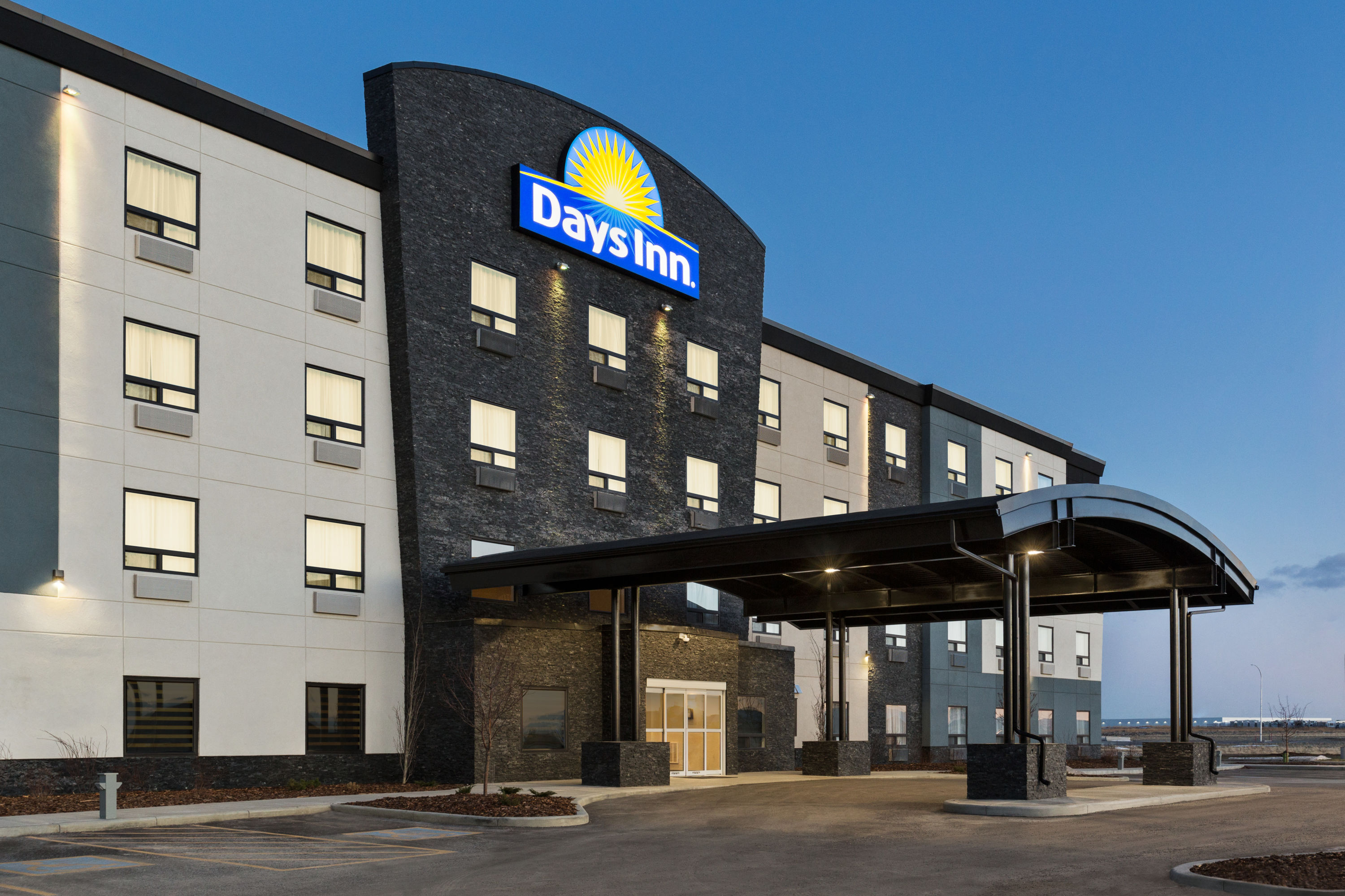 Exterior of Days Inn by Wyndham Calgary North Balzac hotel in Balzac, Alberta