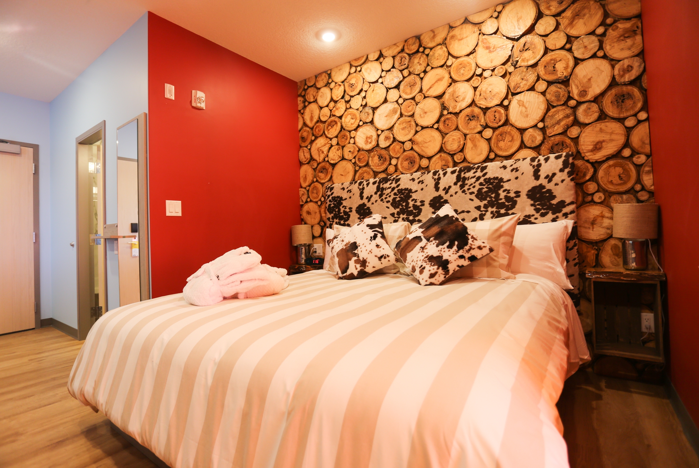 Days Inn by Wyndham Calgary North Balzac suite in Balzac, Alberta