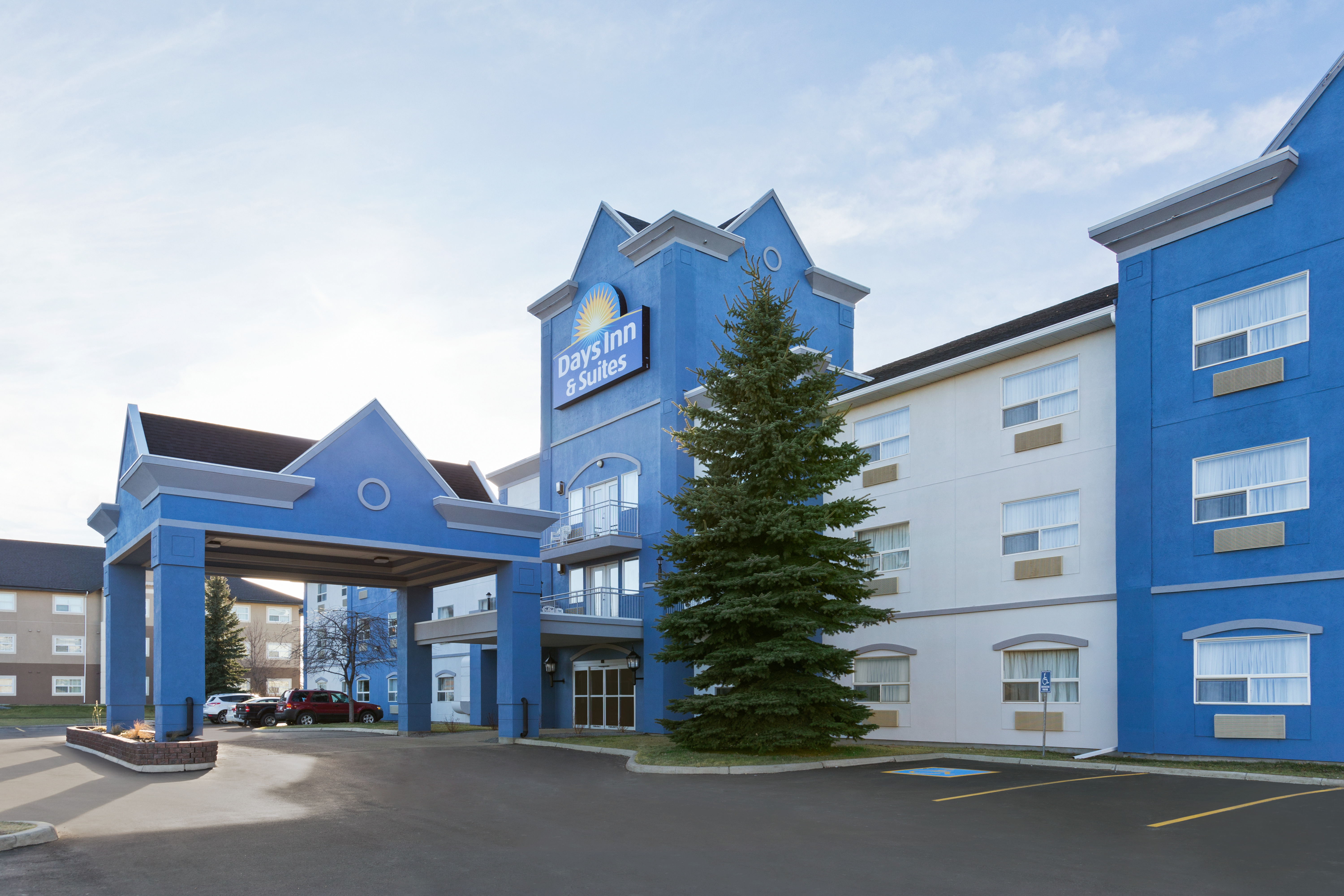 Days Inn Amp Suites By Wyndham Brooks Brooks Ab Hotels