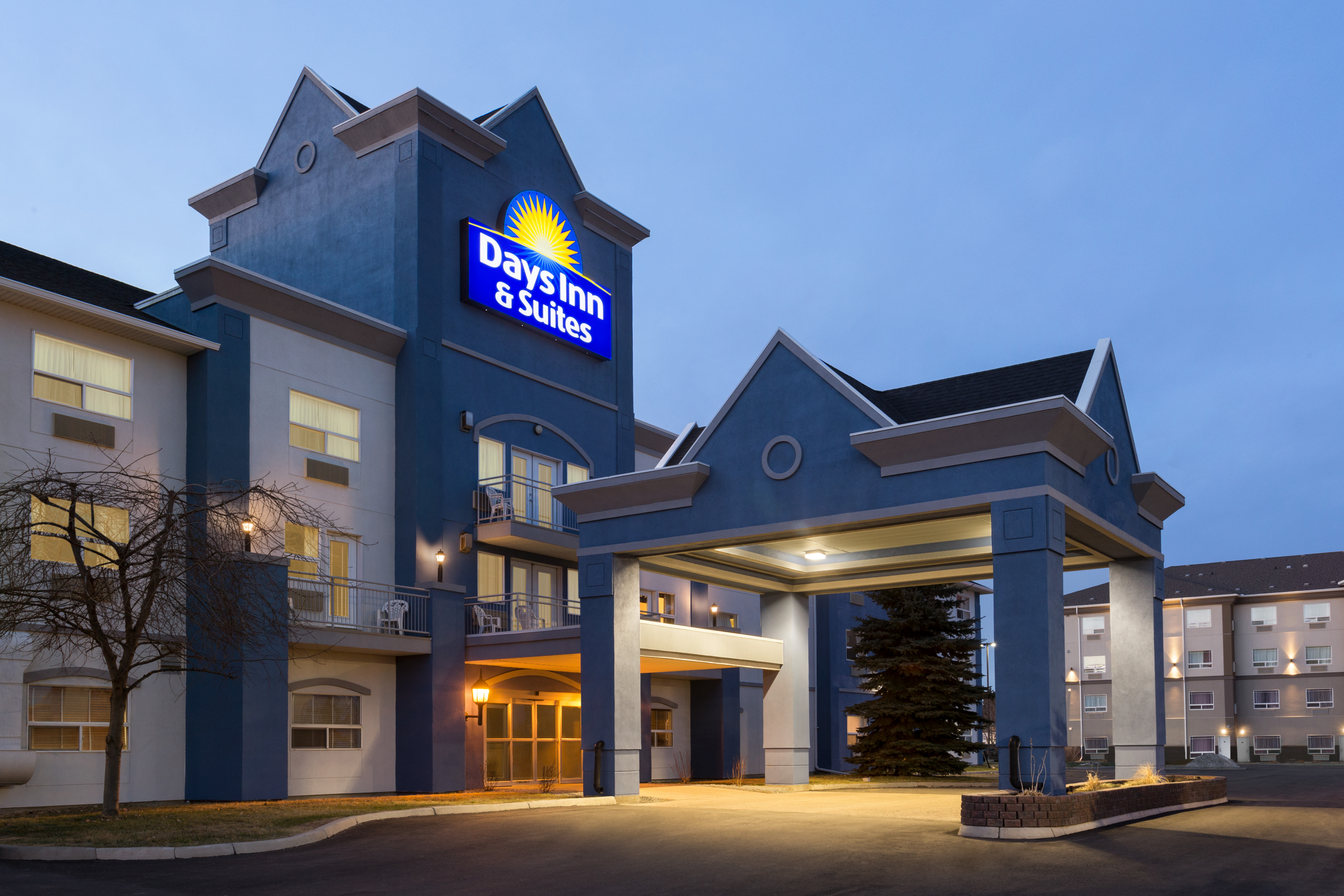 Days Inn Amp Suites By Wyndham Brooks Brooks Ab Hotels