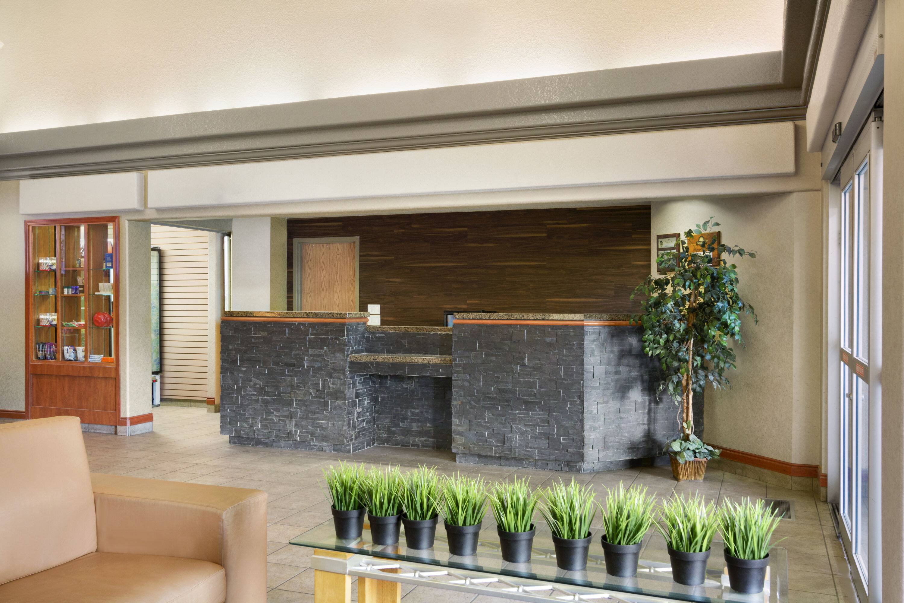 Days Inn By Wyndham Calgary Airport Calgary Ab Hotels - 