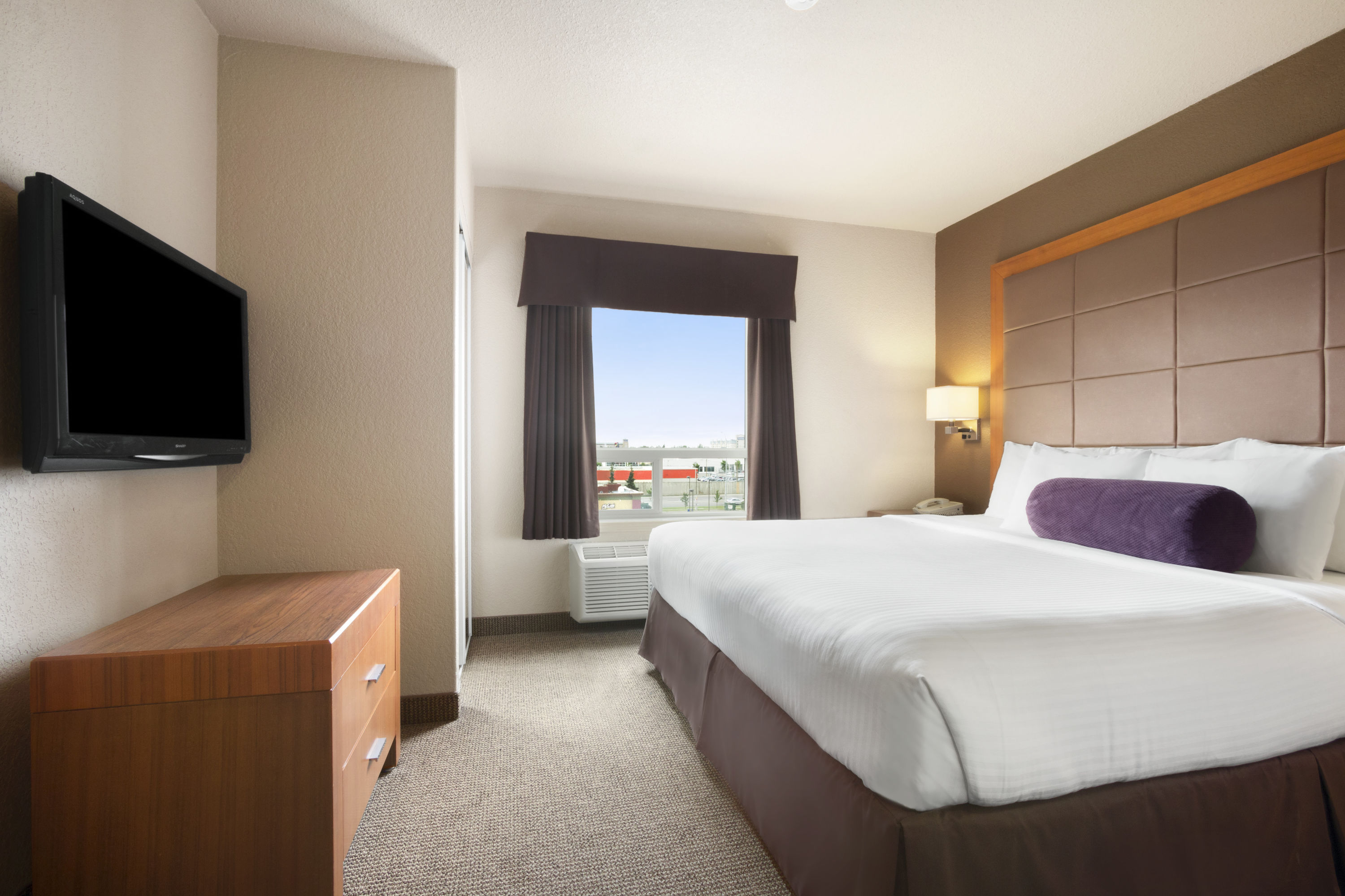 Days Inn by Wyndham Calgary Airport suite in Calgary, Alberta