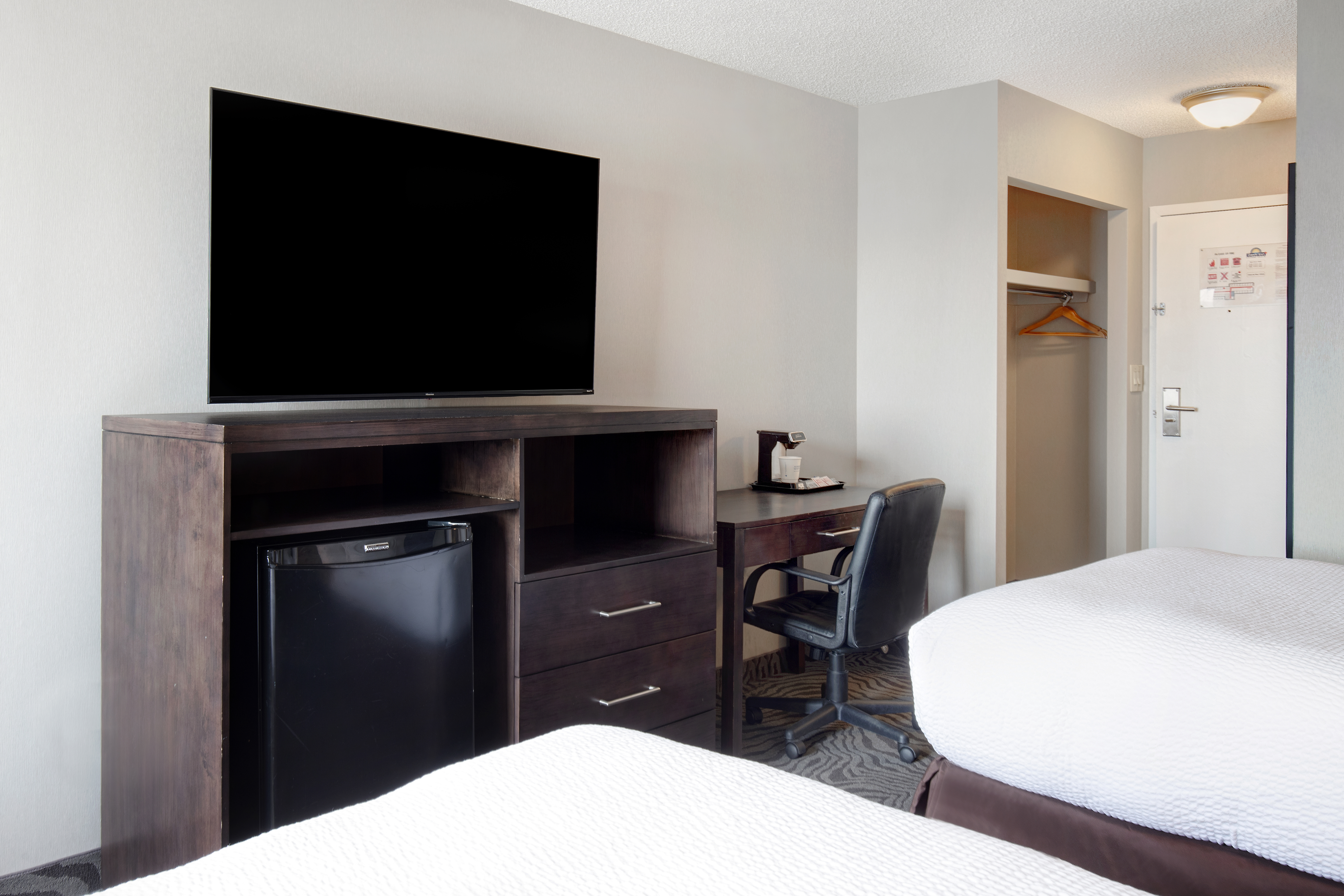 Guest room at the Days Inn by Wyndham Calgary South in Calgary, Alberta