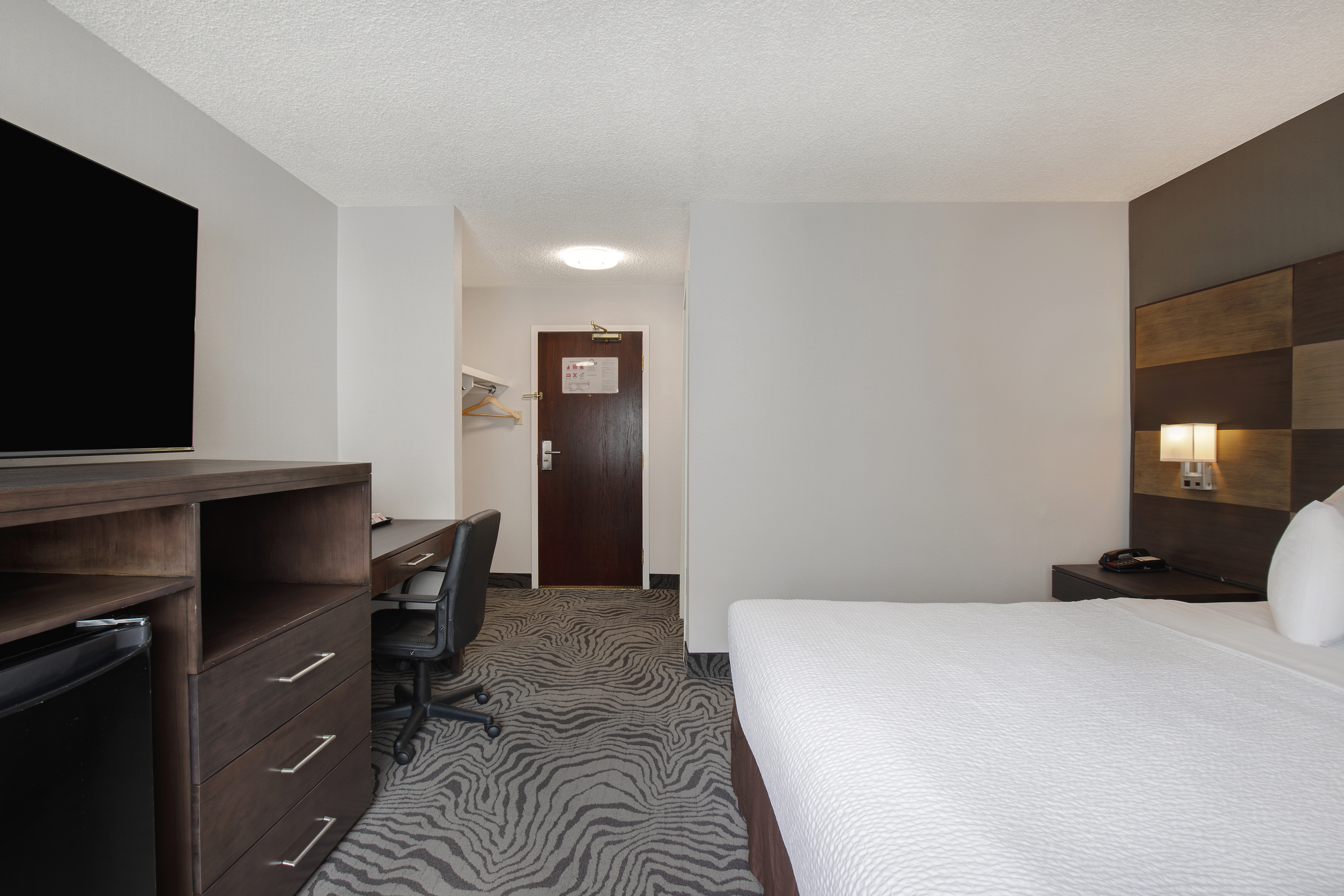 Guest room at the Days Inn by Wyndham Calgary South in Calgary, Alberta