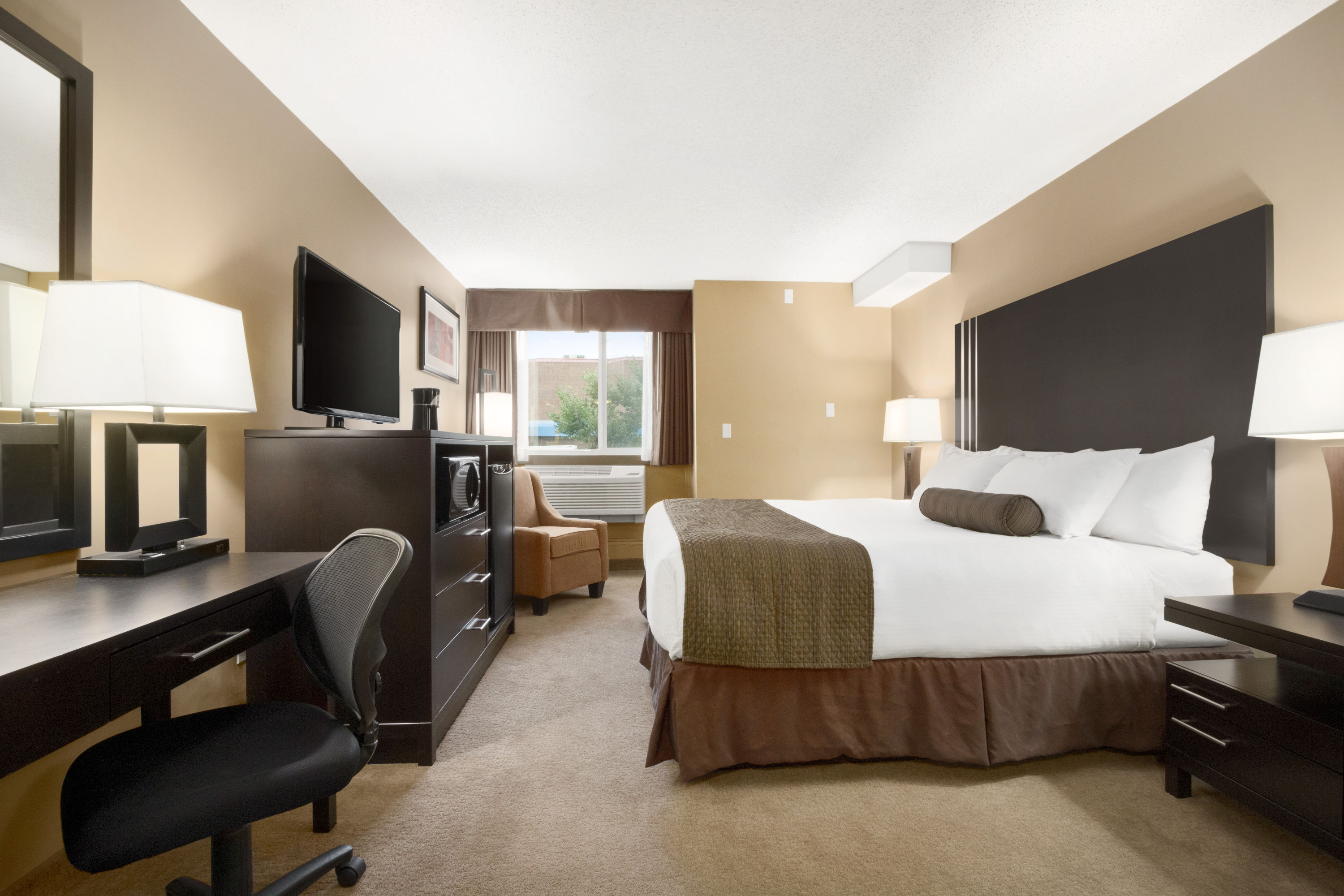 Days Inn By Wyndham Calgary Northwest Calgary Ab Hotels