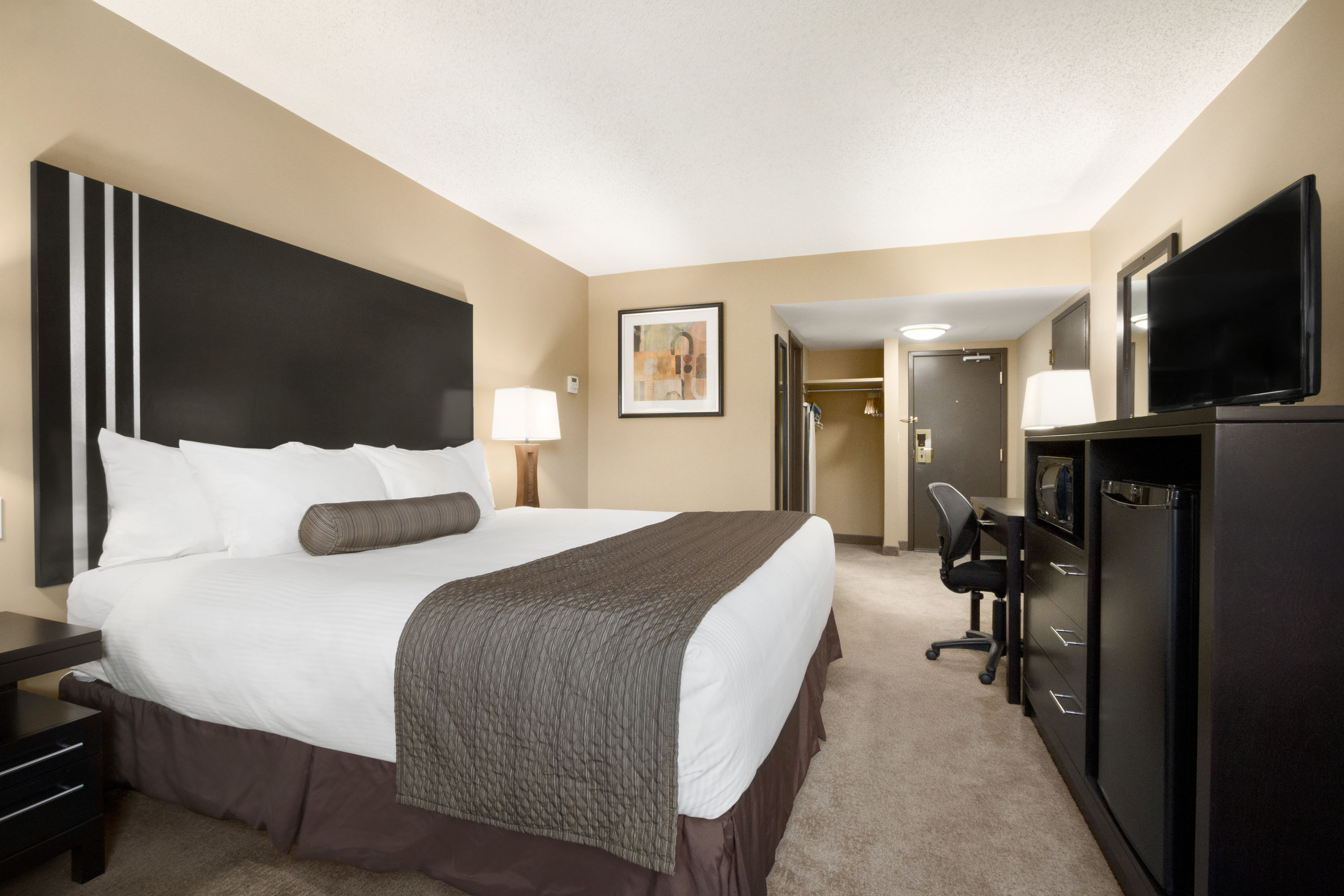 Days Inn by Wyndham Calgary Northwest | Calgary, AB Hotels