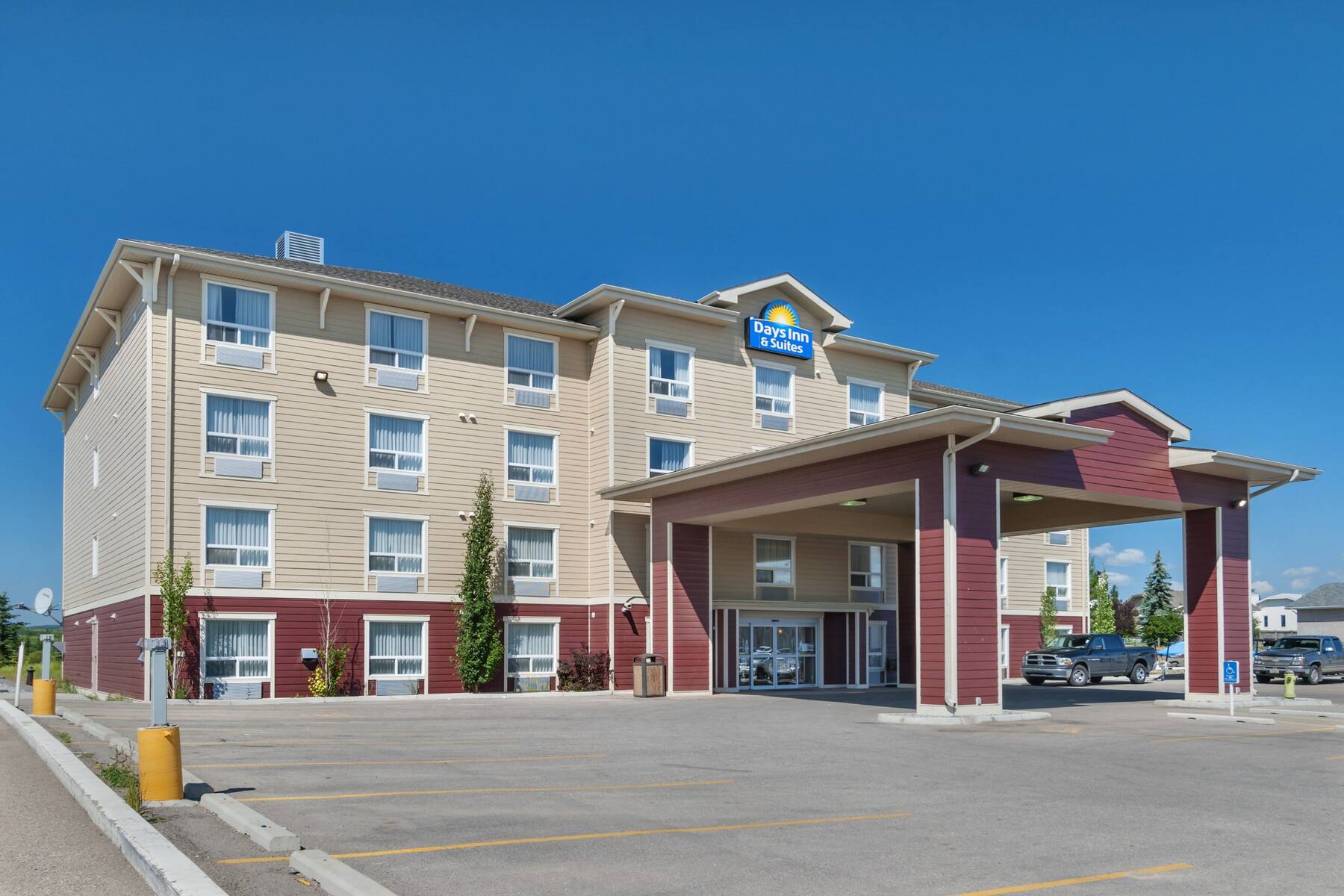 Exterior of Days Inn & Suites Cochrane hotel in Cochrane, Alberta Exterior of Days Inn & Suites Cochrane hotel in Cochrane, Alberta