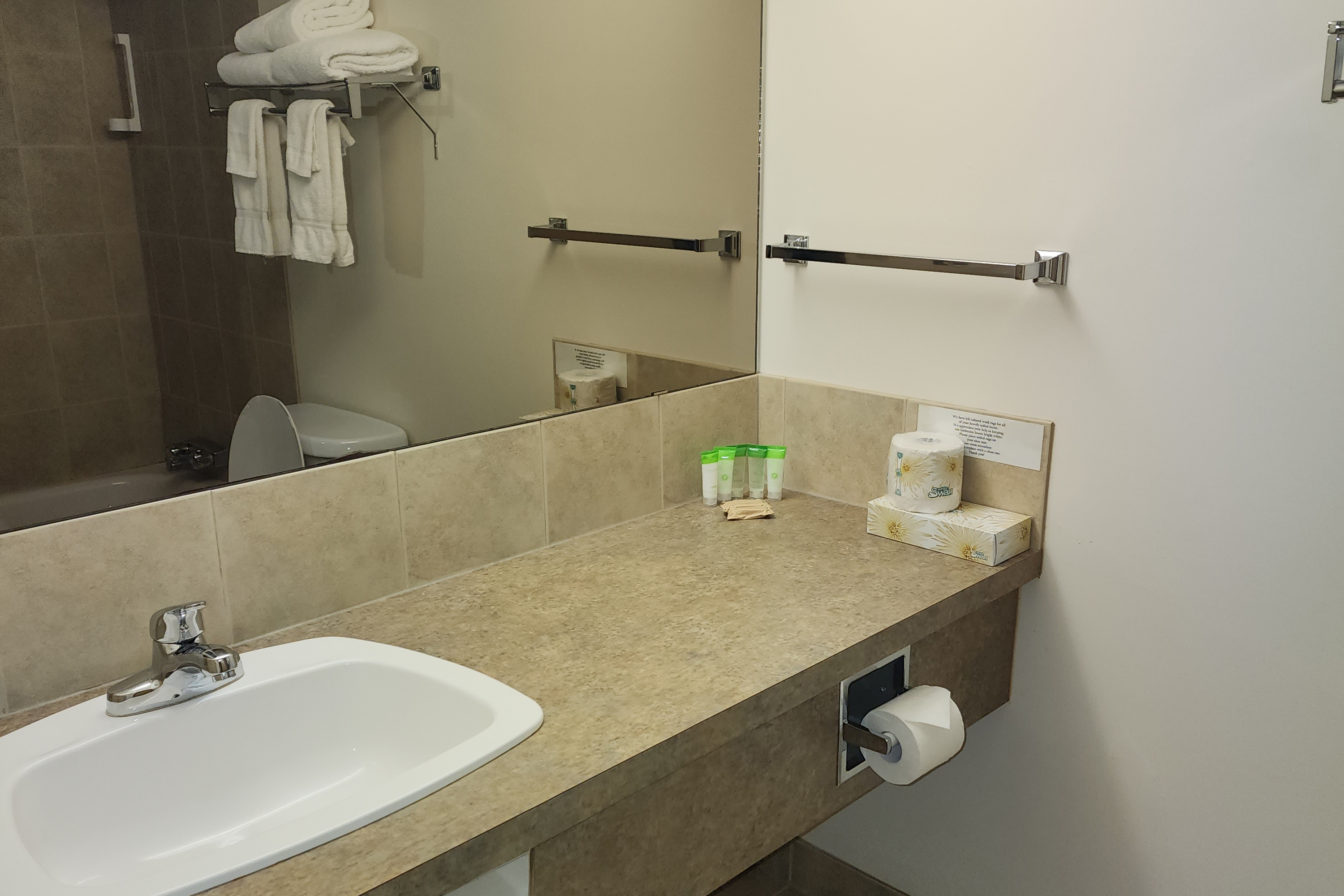 Guest room bath at the Days Inn by Wyndham Drayton Valley in Drayton Valley, Alberta