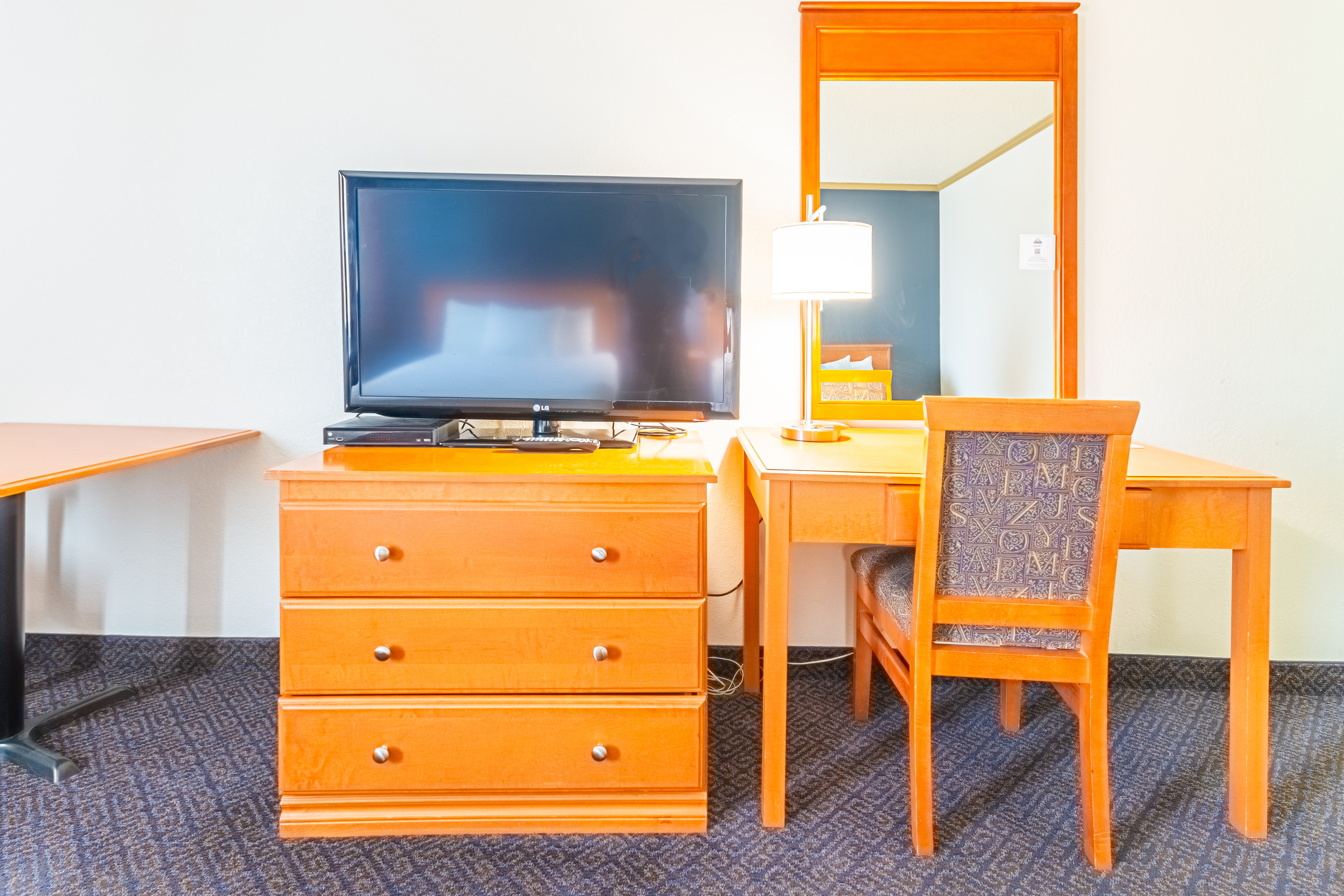 Guest room at the Days Inn by Wyndham Drayton Valley in Drayton Valley, Alberta