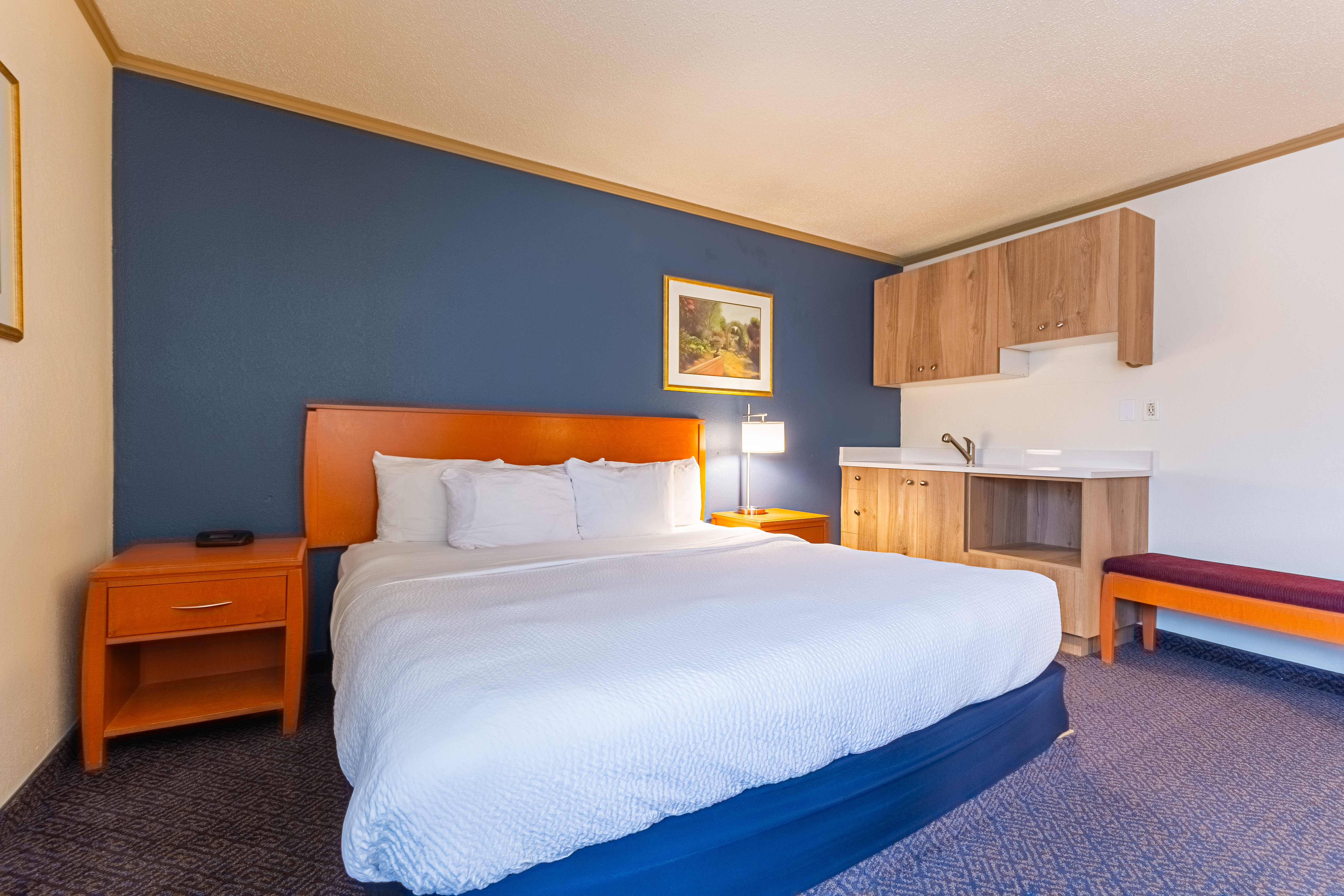 Guest room at the Days Inn by Wyndham Drayton Valley in Drayton Valley, Alberta