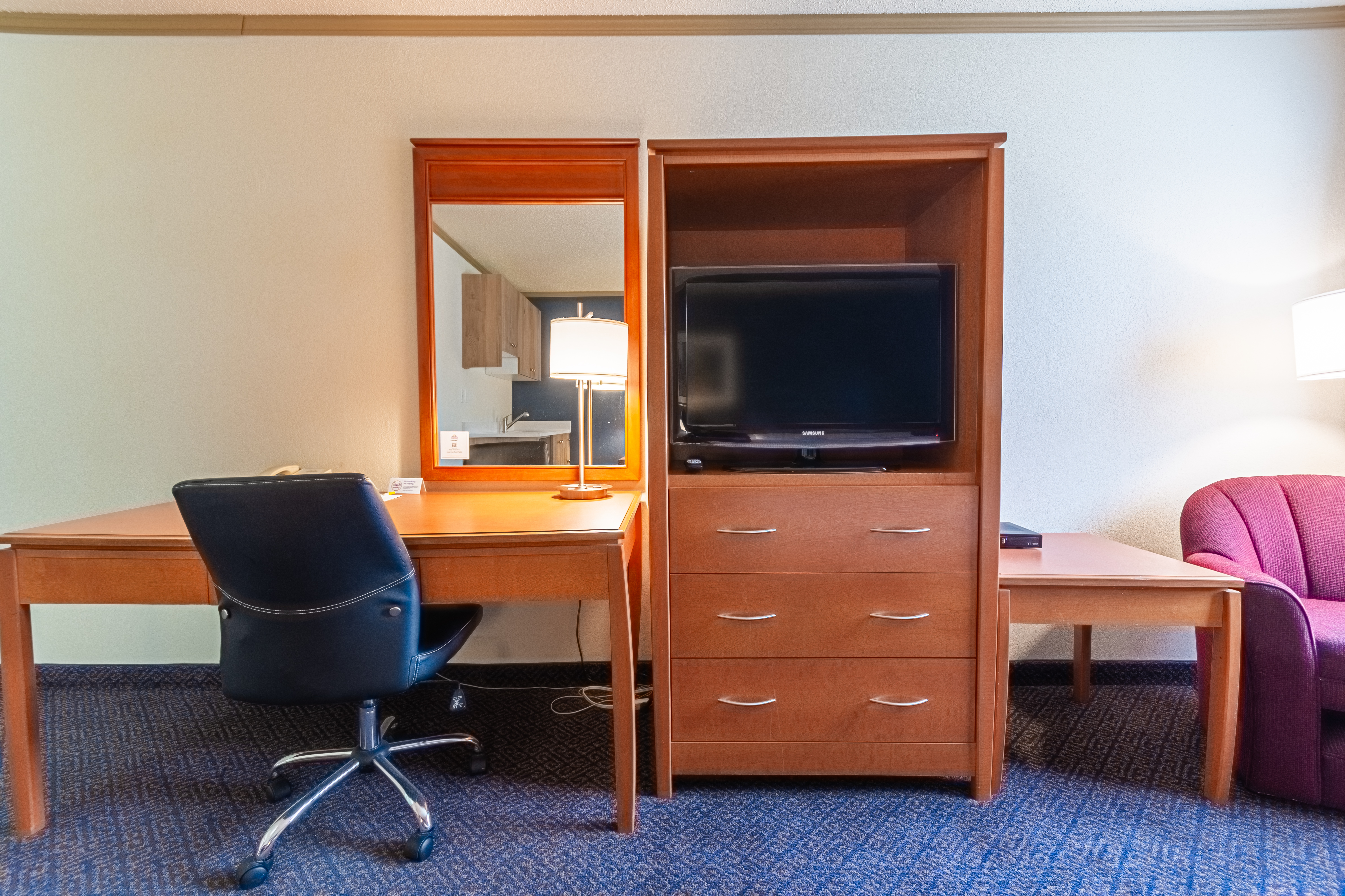 Guest room at the Days Inn by Wyndham Drayton Valley in Drayton Valley, Alberta