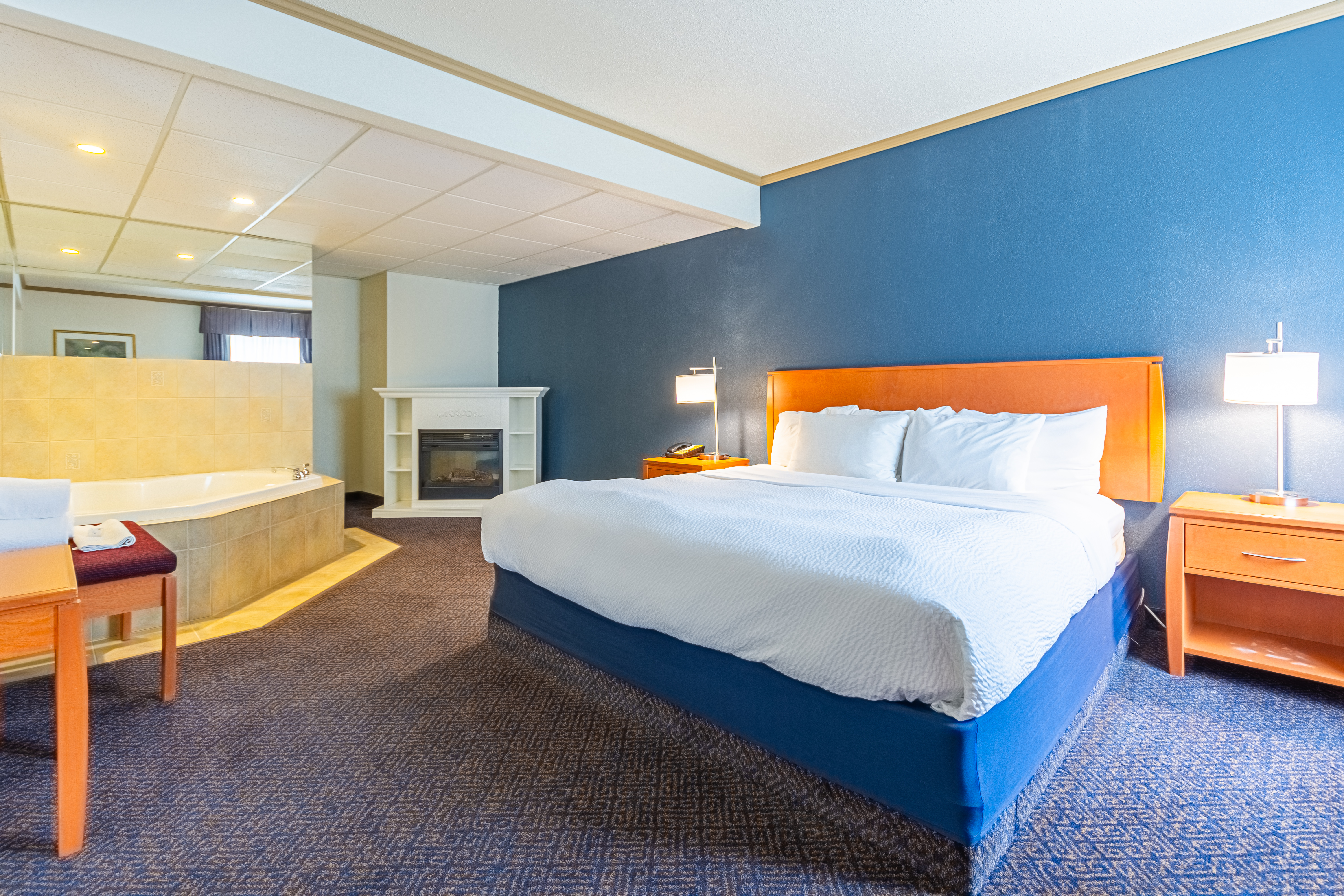 Guest room at the Days Inn by Wyndham Drayton Valley in Drayton Valley, Alberta