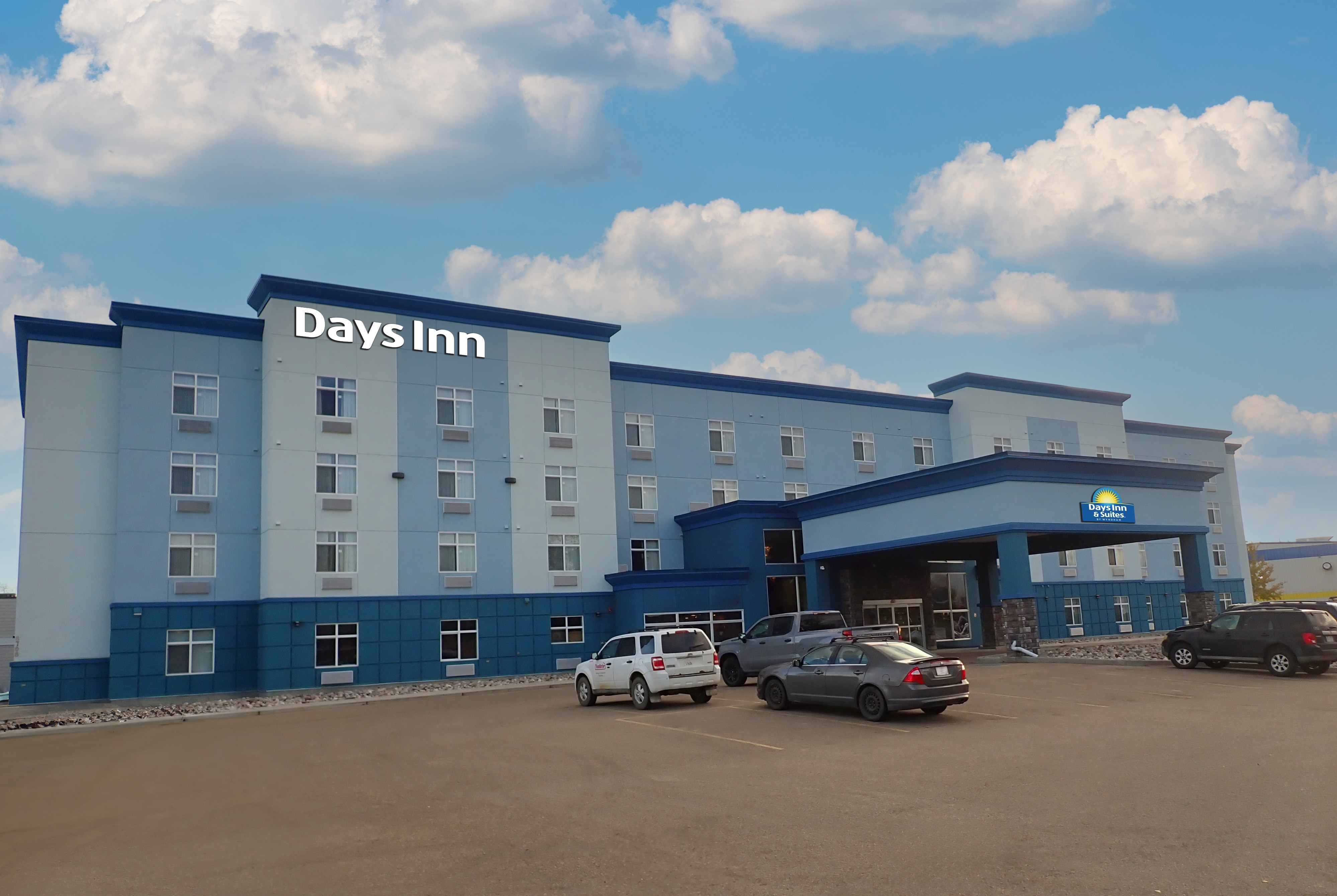 Exterior of Days Inn & Suites by Wyndham Fort Saskatchewan hotel in Fort Saskatchewan, Alberta