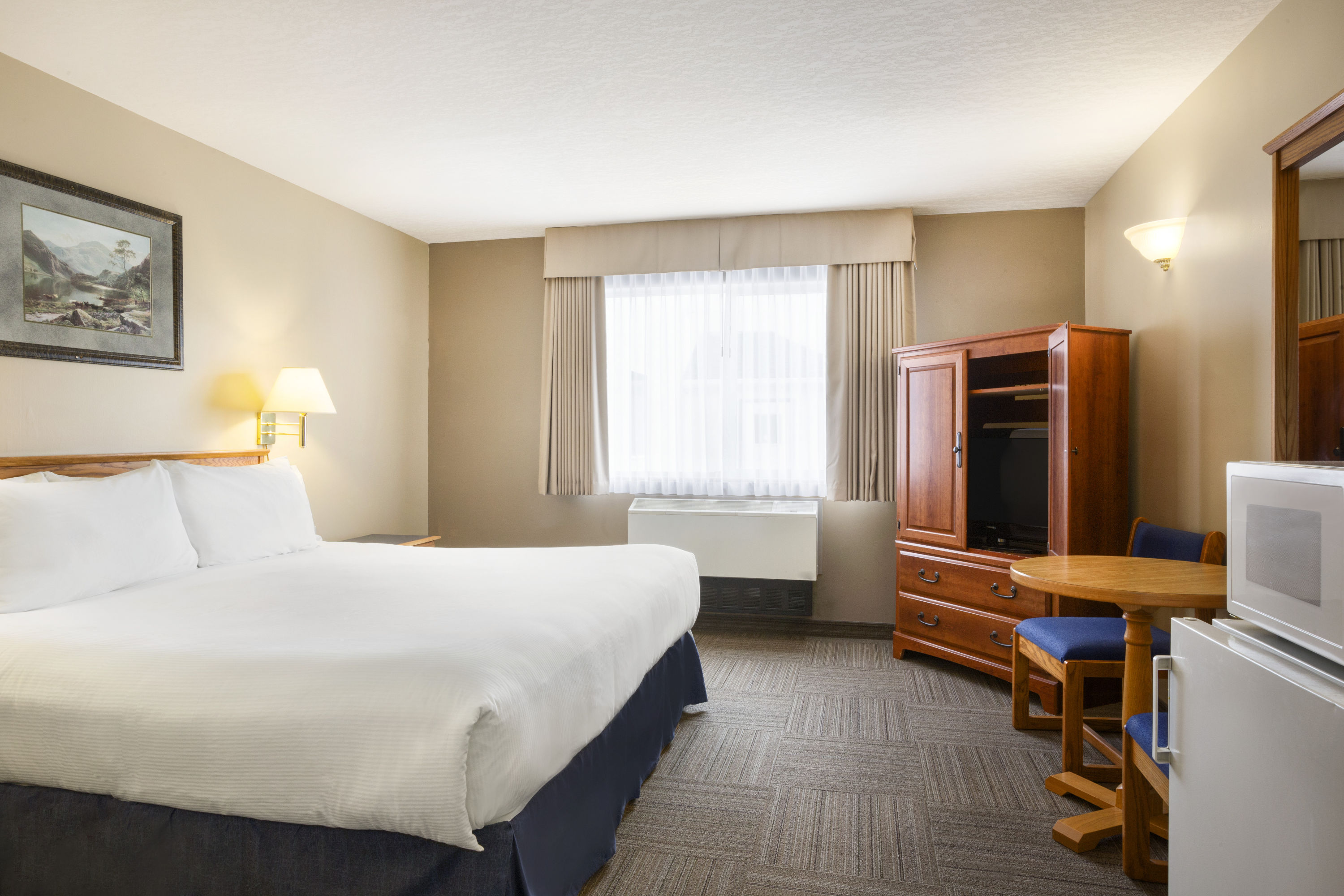 Guest room at the Days Inn by Wyndham Hinton in Hinton, Alberta