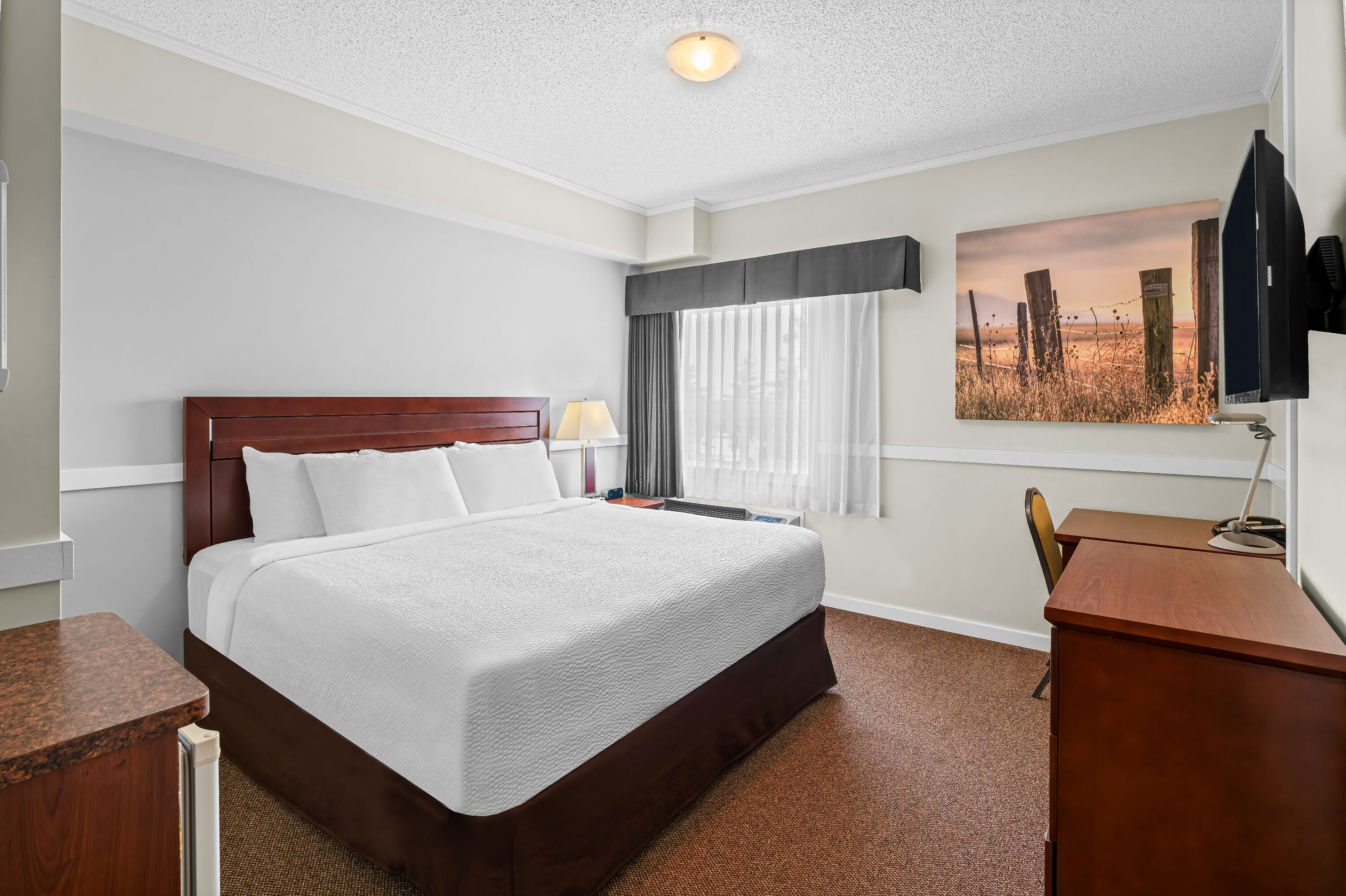 King bed guest room at the Days Inn by Wyndham Lamont in Lamont, Alberta
