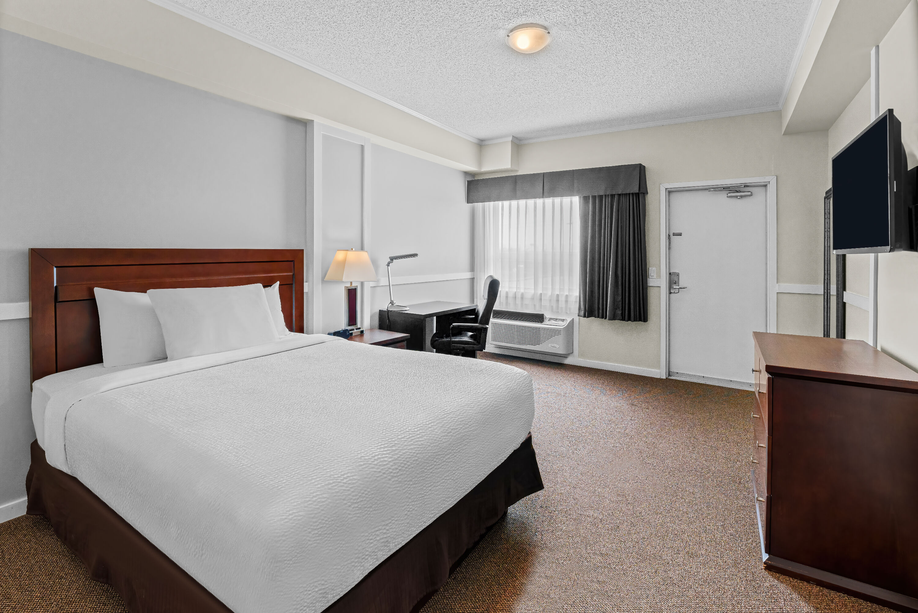 Days Inn by Wyndham Lamont suite in Lamont, Alberta