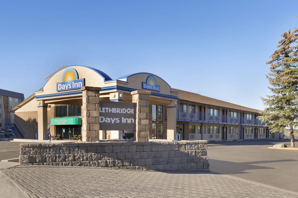 Days Inn By Wyndham Lethbridge Hotels Ab T1j 4l2 Exterior Of Days Inn By Wyndham Lethbridge Hotel In Alberta